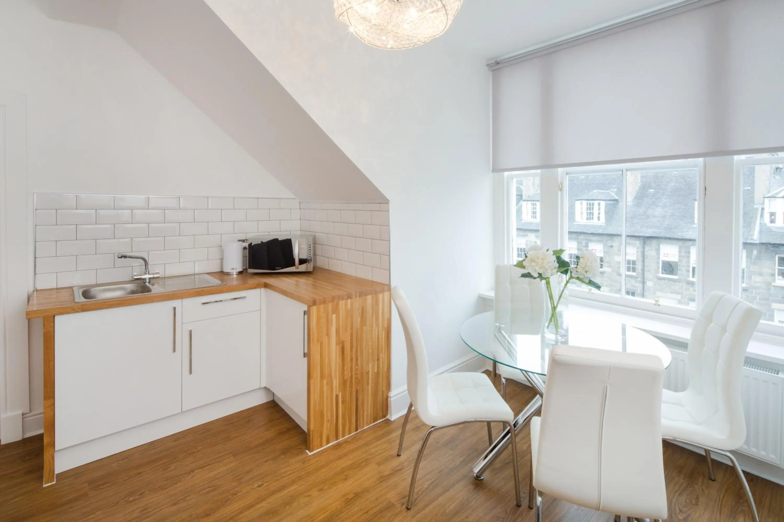Kitchen or kitchenette in Edinburgh Castle Apartments