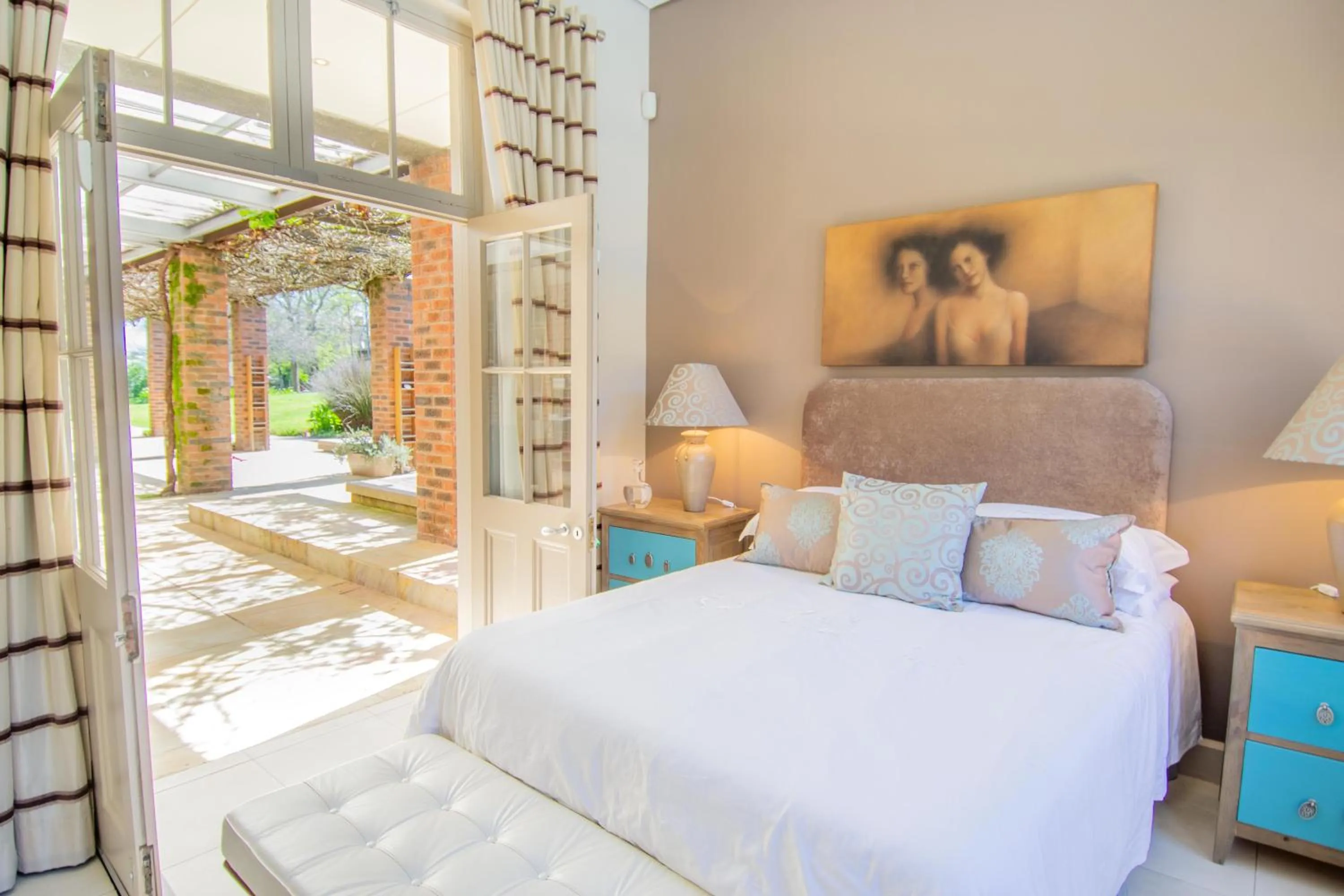 Inner courtyard view, Bed in Marshden Estate