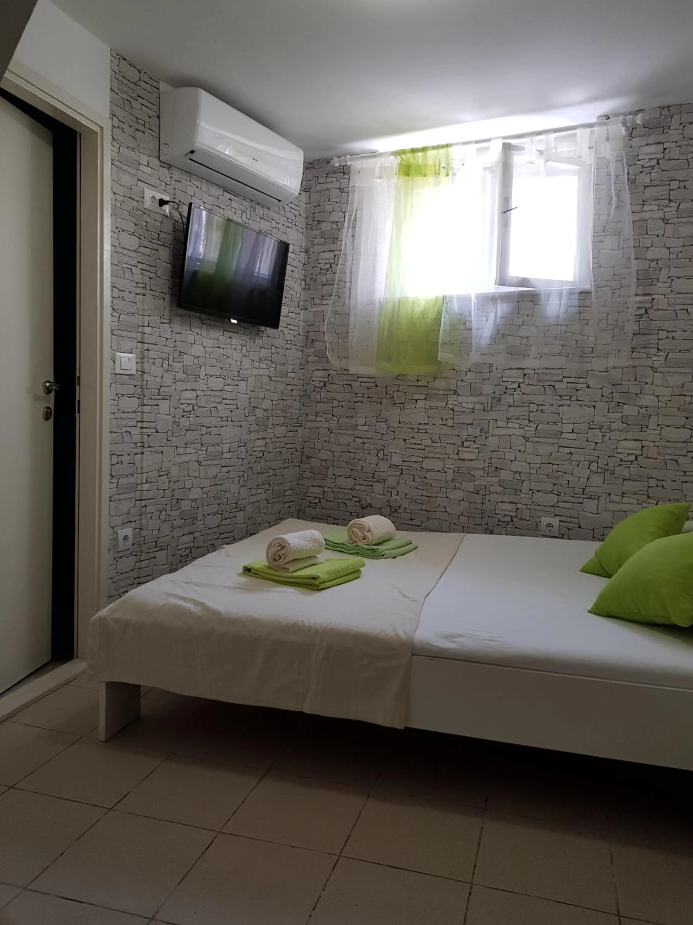 Bed in Micro Rooms