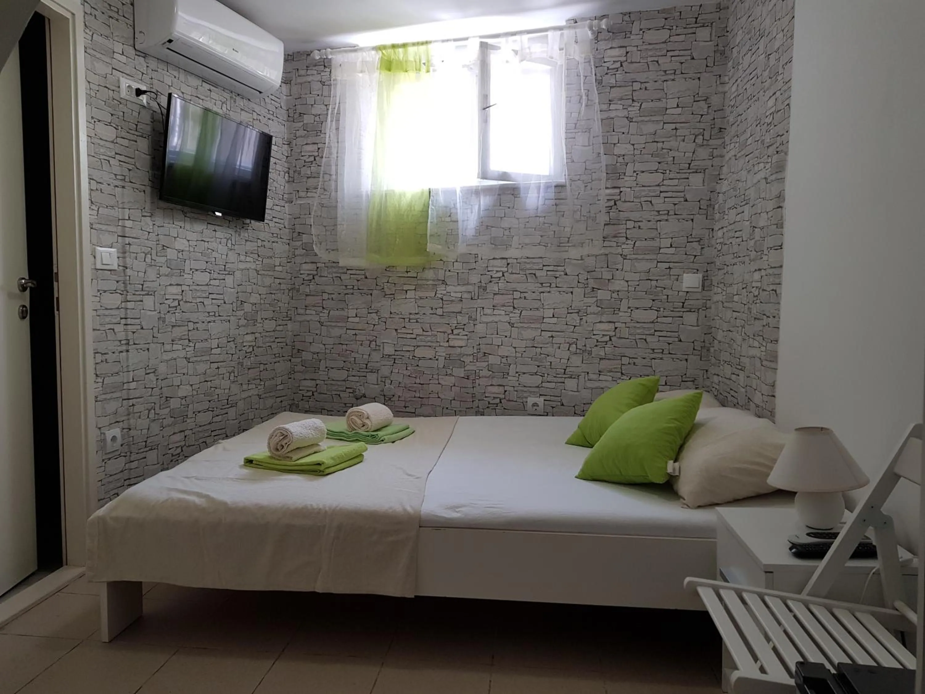 Bed in Micro Rooms