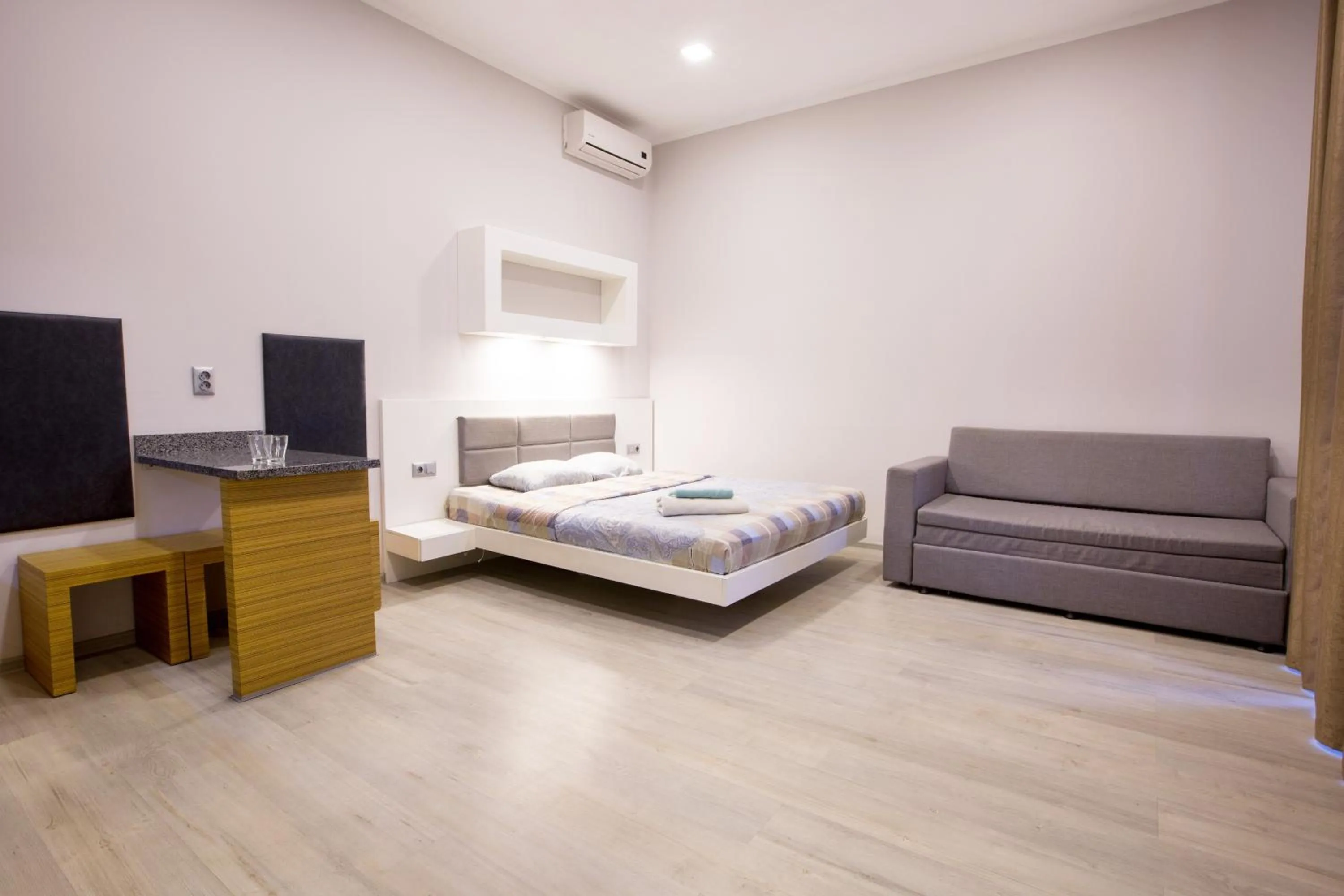 Photo of the whole room, Bed in Pushkinskaya Apartments