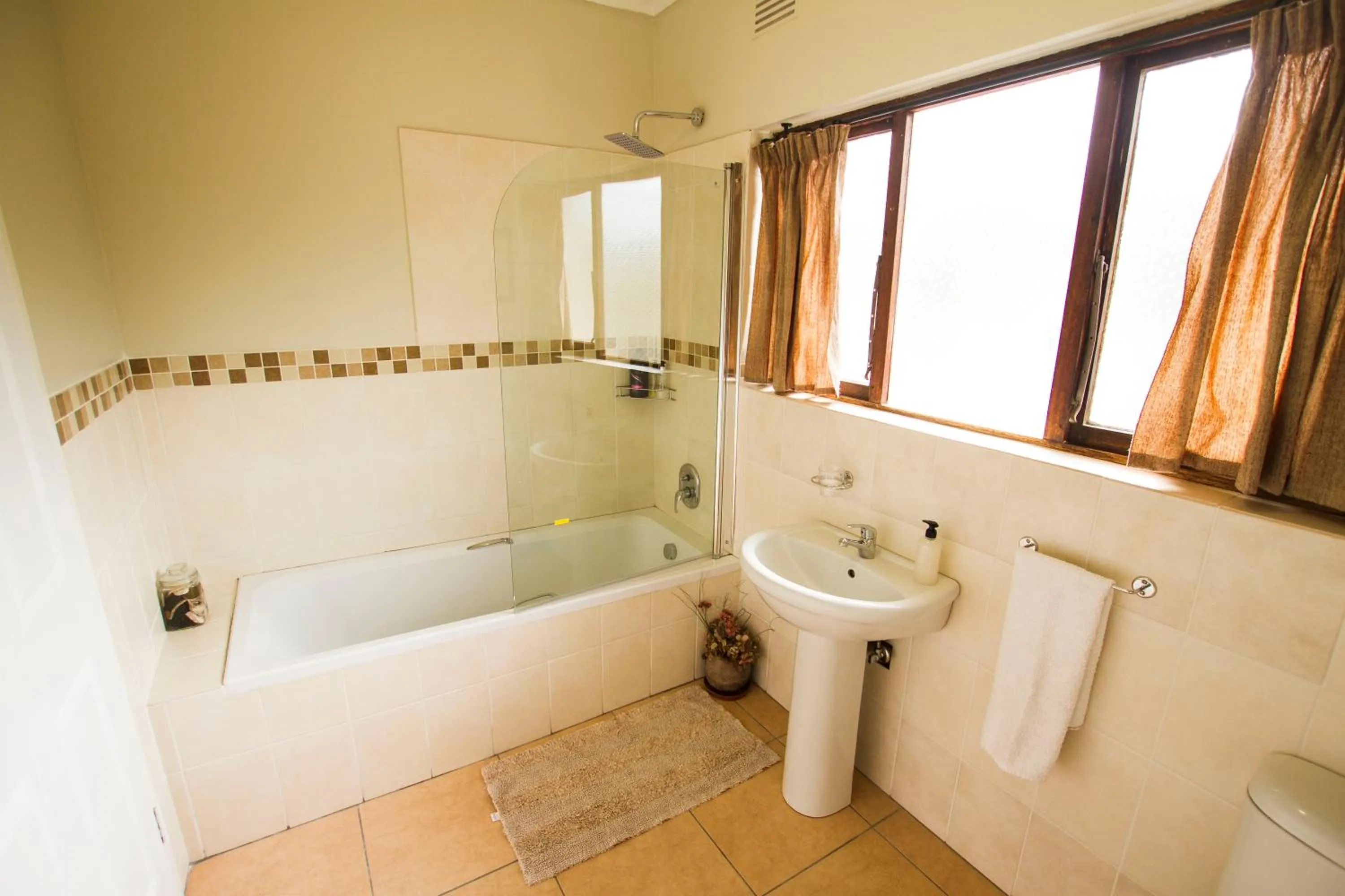 Bathroom in Eden Rose Manor B&B