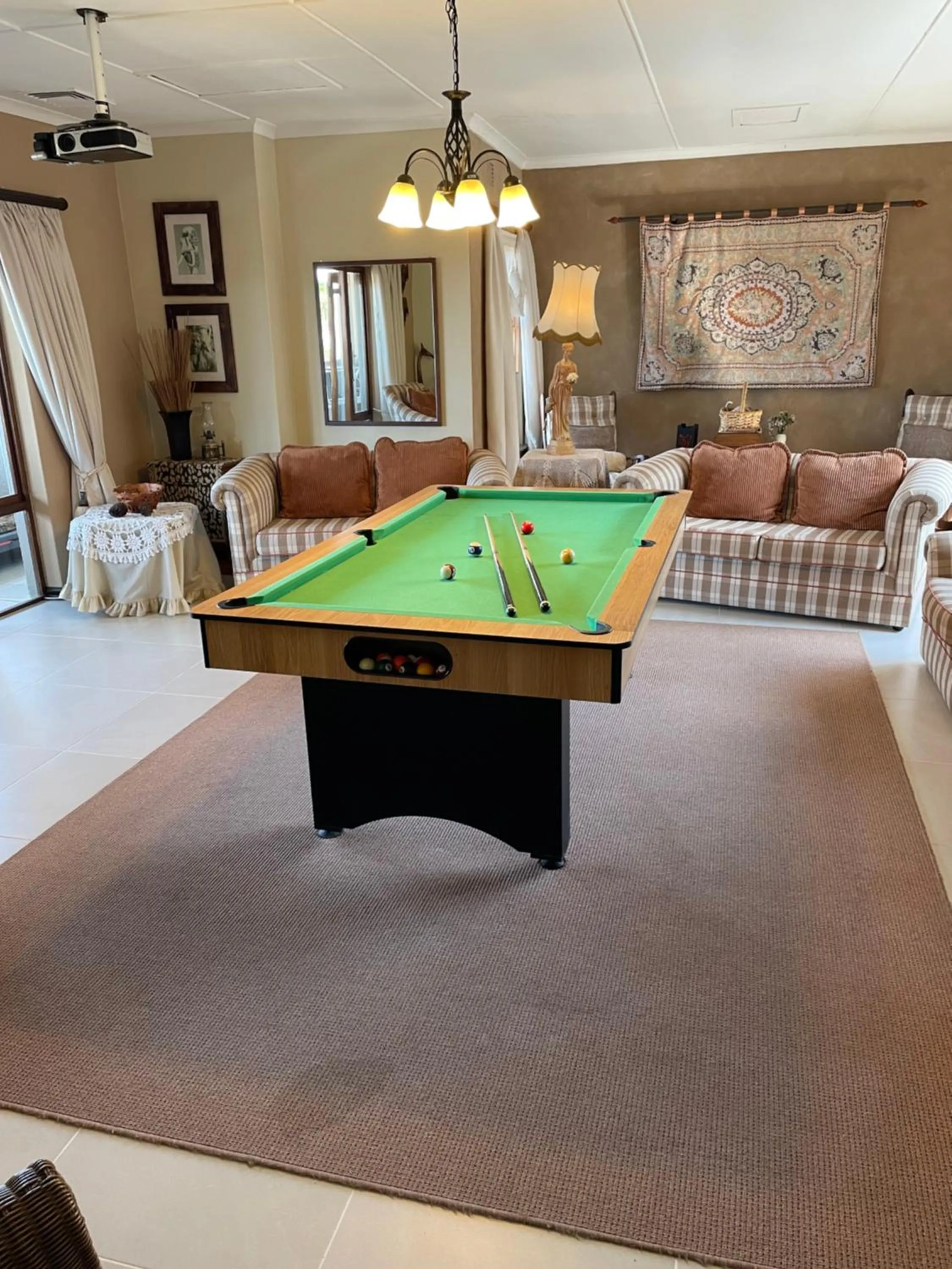 Lounge or bar in Eden Rose Manor B&B