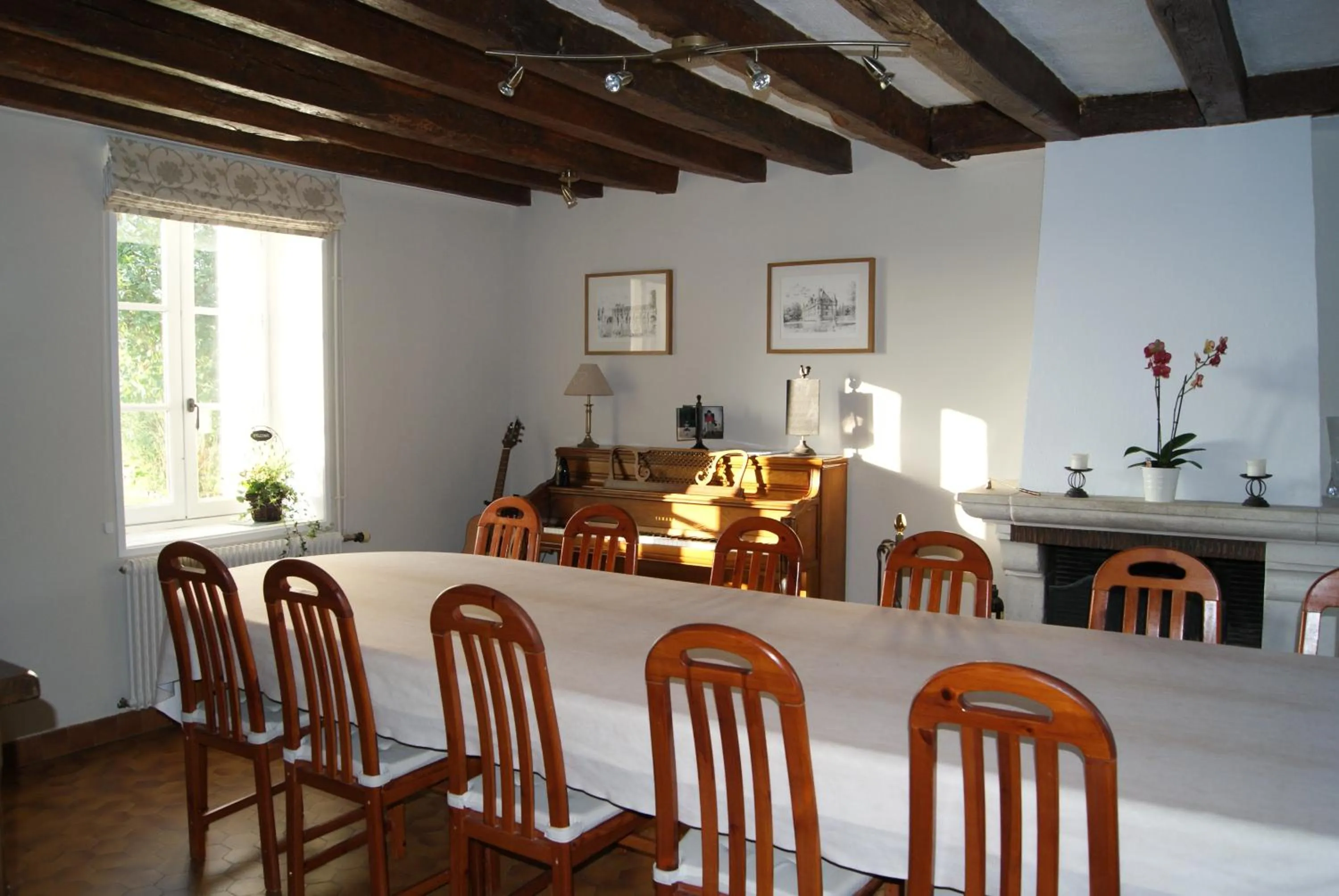 Dining area in La Bihourderie