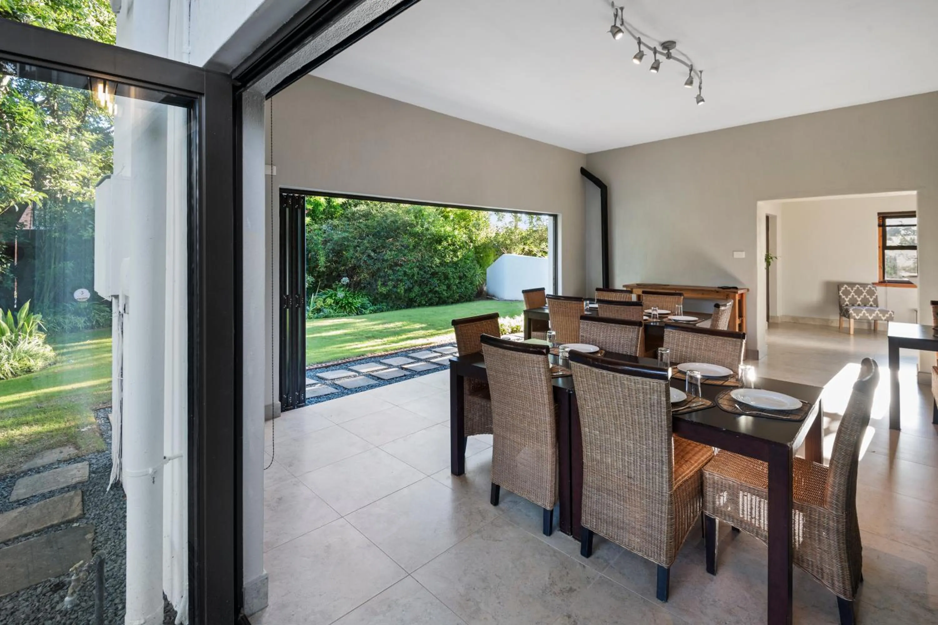 Communal lounge/ TV room in De Akker Guest House