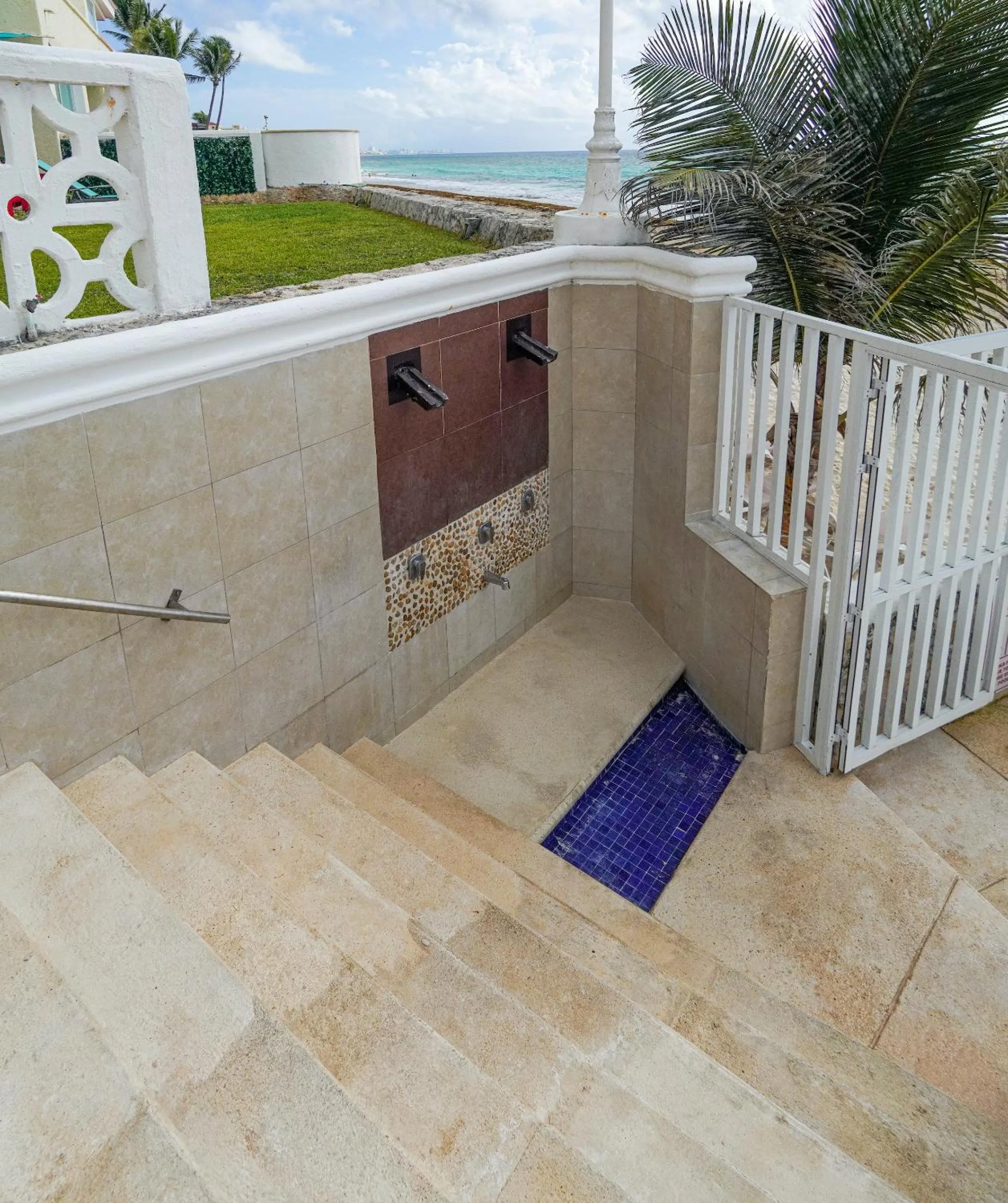 Shower in Cancún Plaza Sea View