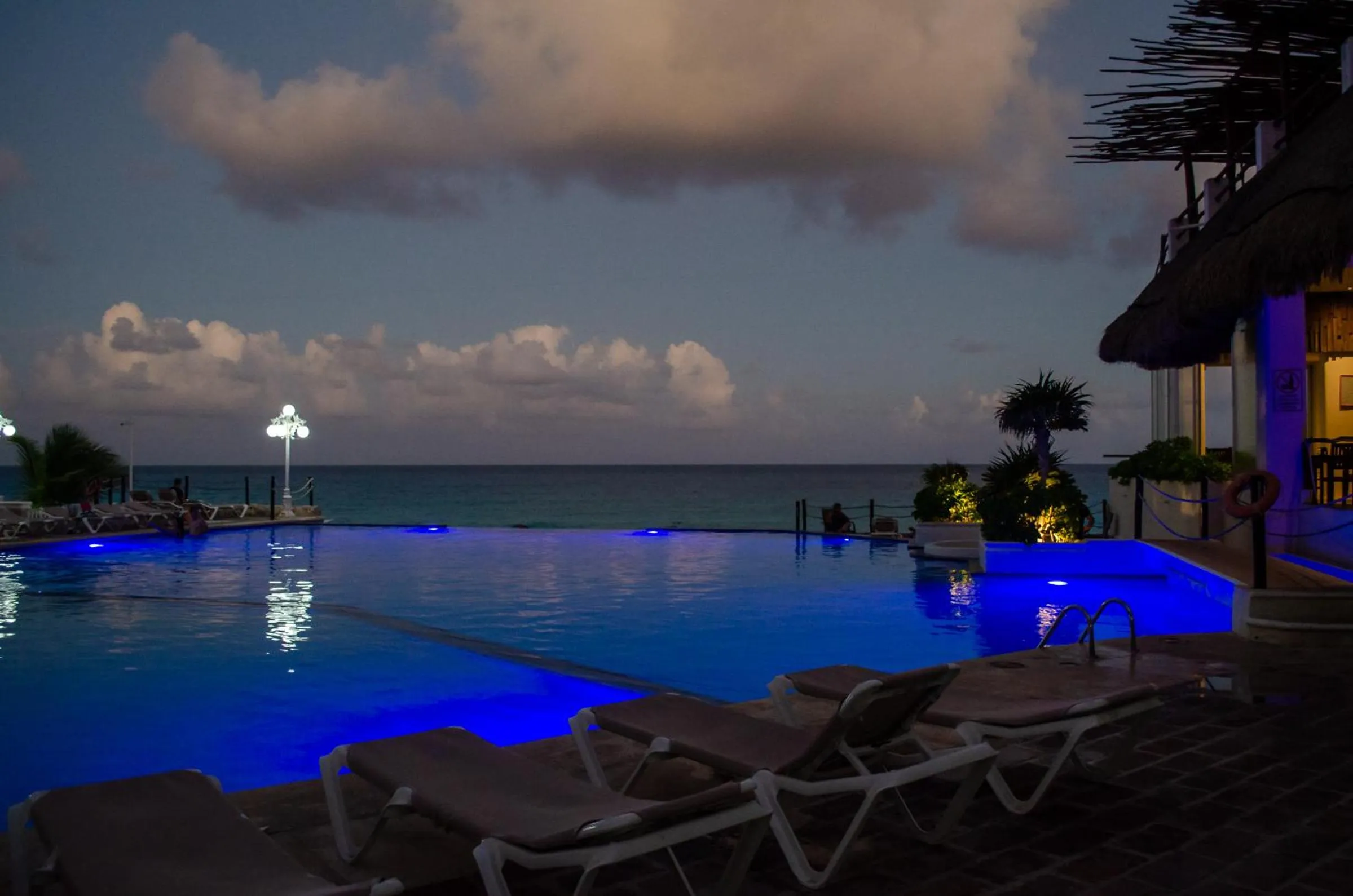 Night in Cancún Plaza Sea View