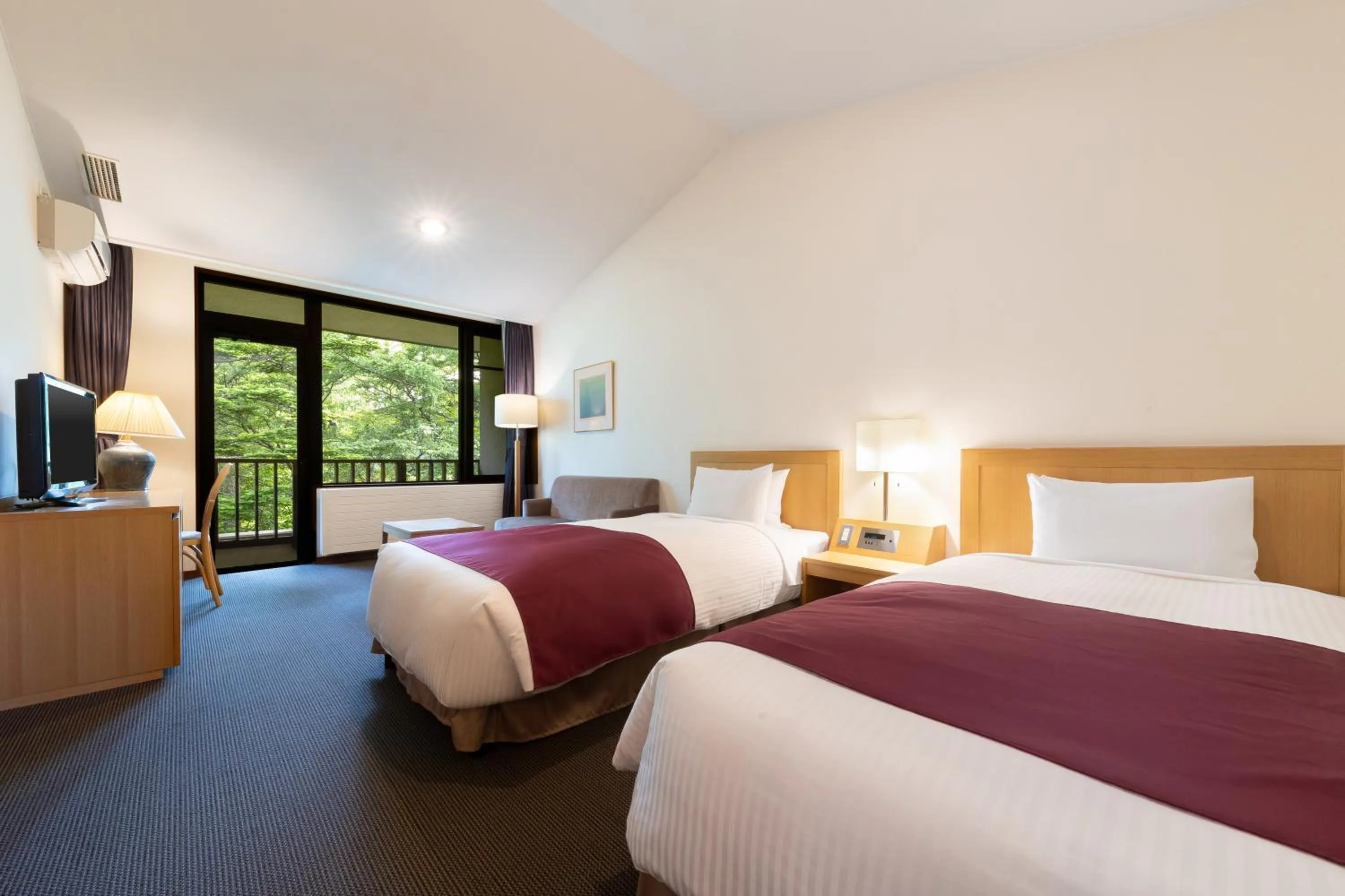 Photo of the whole room, Bed in Yatsugatake Kogen Lodge