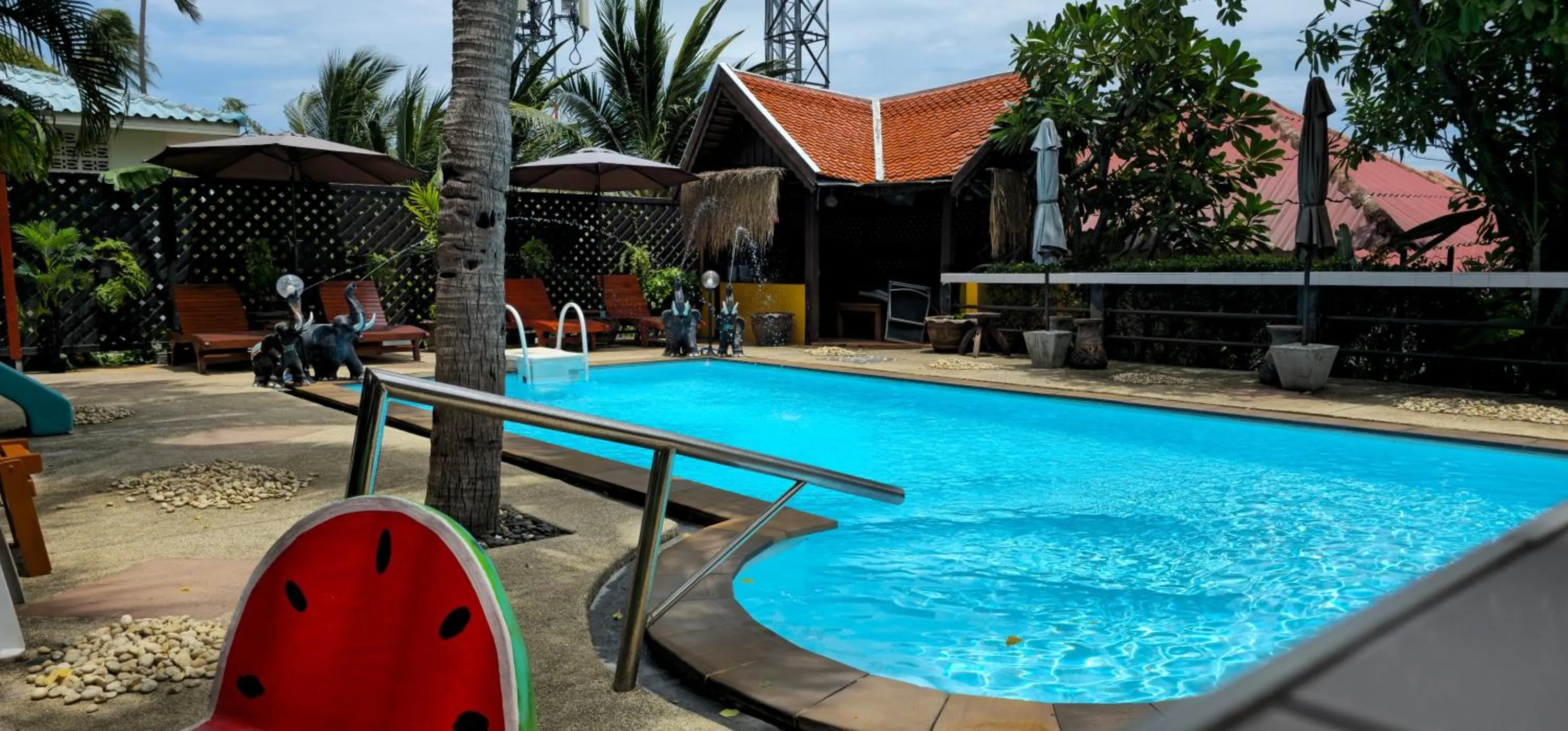 Swimming pool in Bee Nat Garden Resort