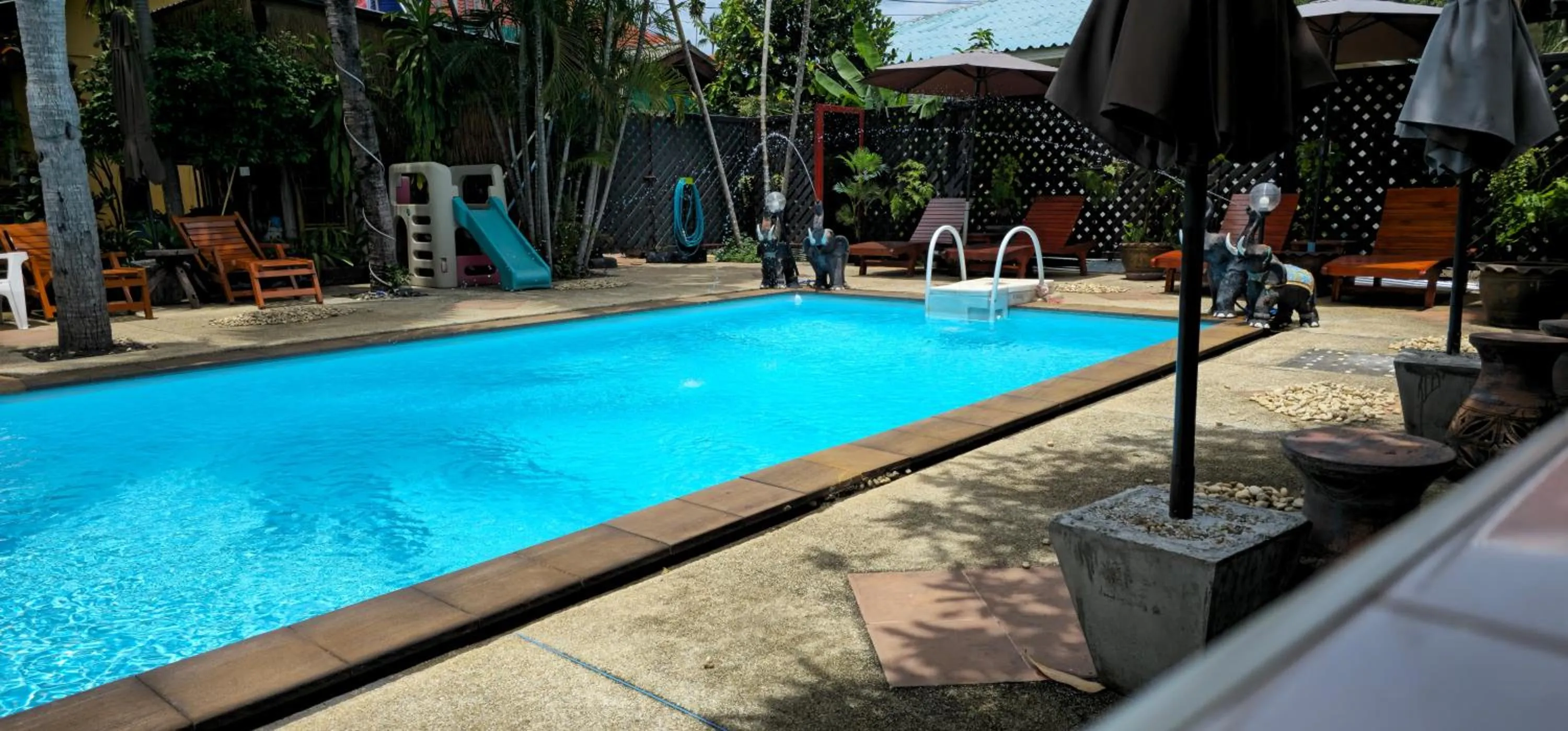 Swimming pool in Bee Nat Garden Resort