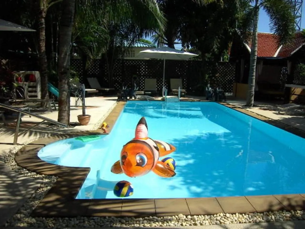 Swimming pool in Bee Nat Garden Resort