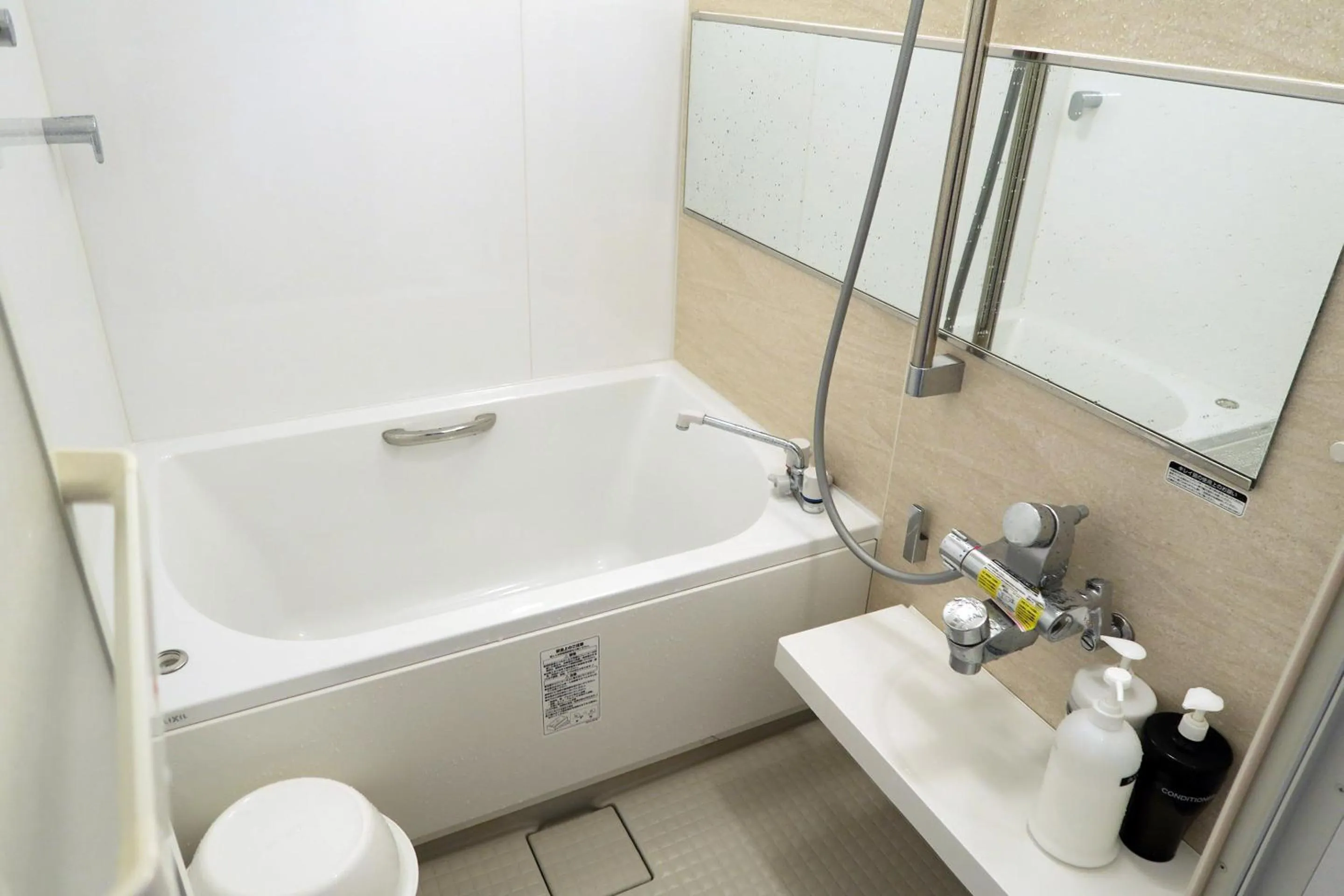 Area and facilities, Bathroom in Kangaroo Hotel Side B