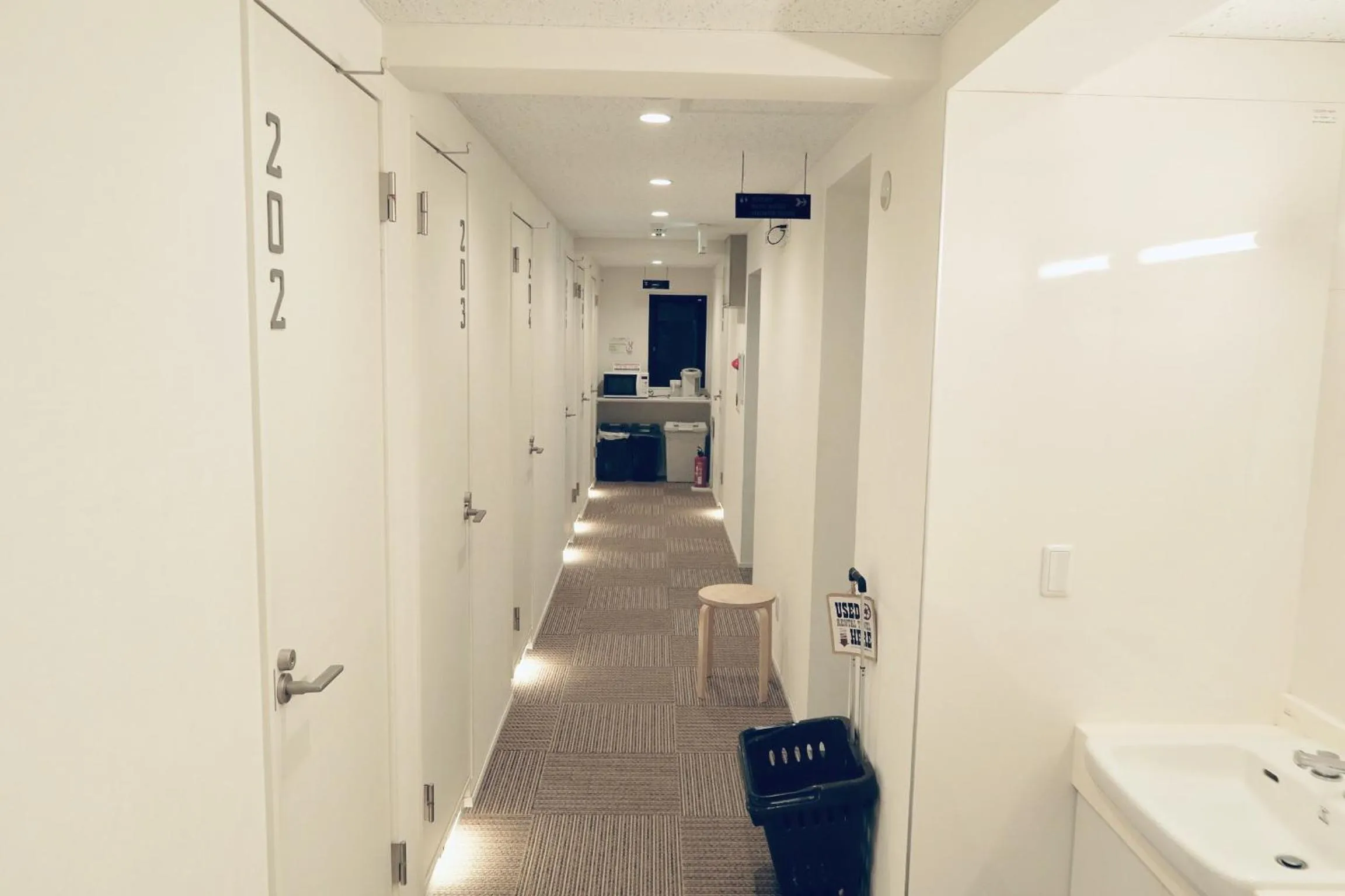 Area and facilities in Kangaroo Hotel Side B