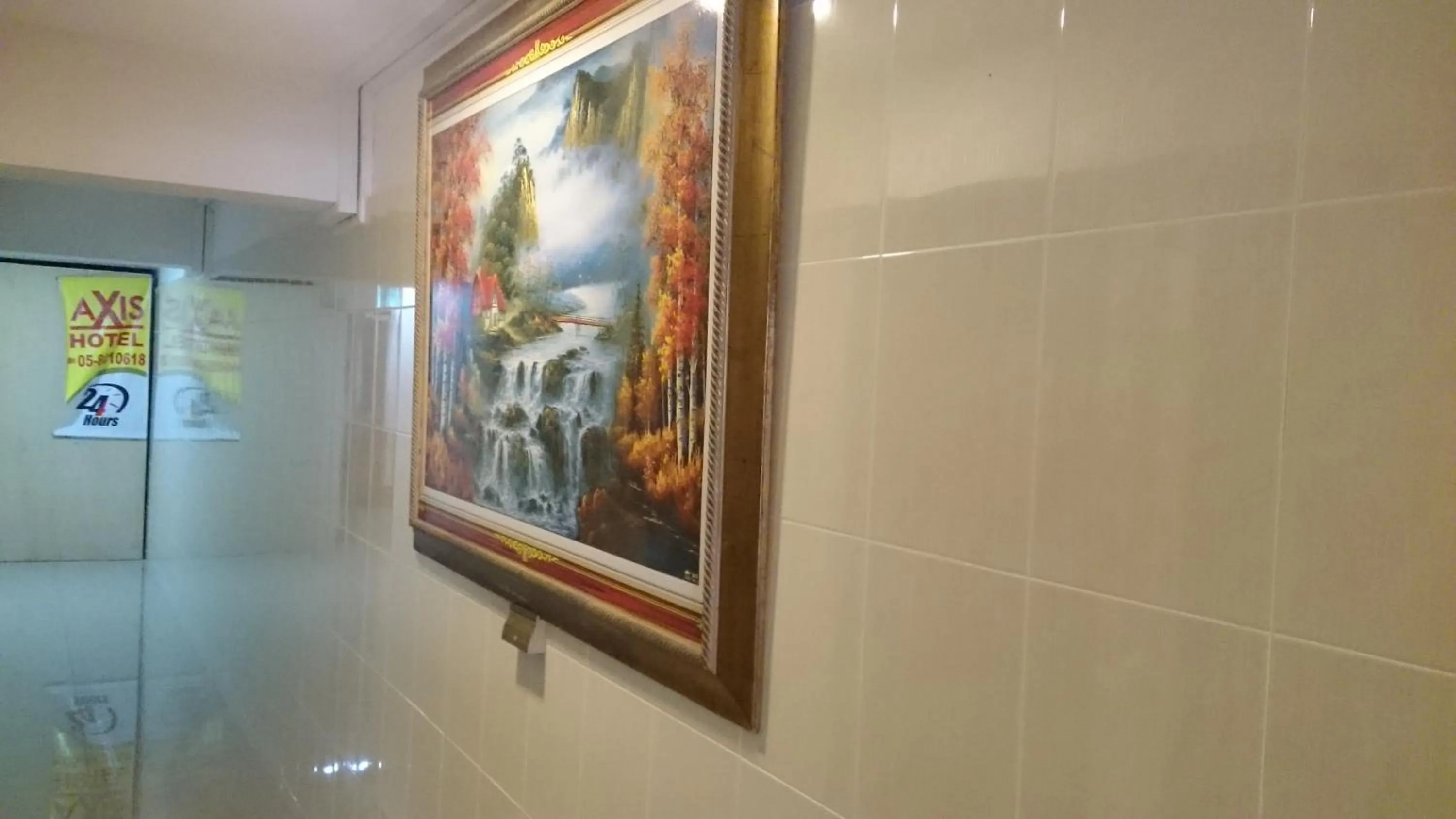 Text overlay in Axis Hotel