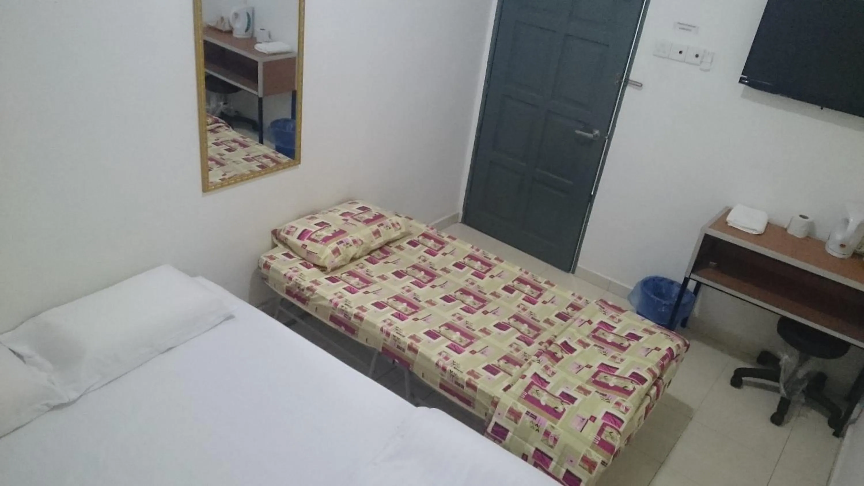 cot, Bed in Axis Hotel