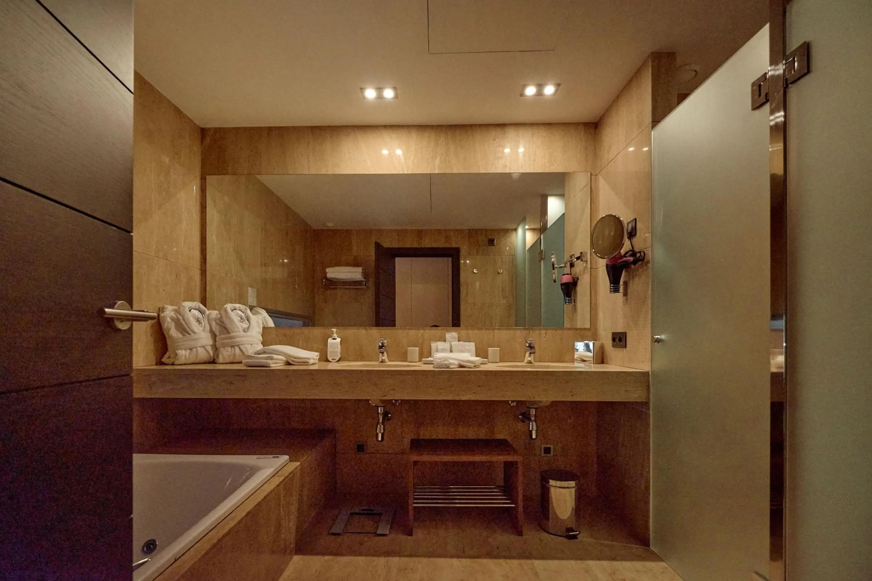 Bathroom in Andorra Park Hotel