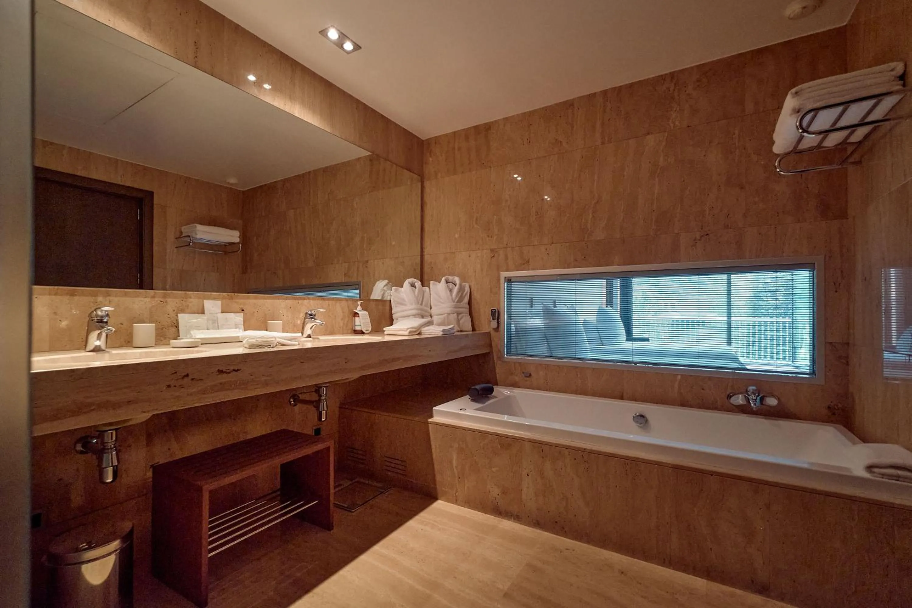 Bathroom in Andorra Park Hotel