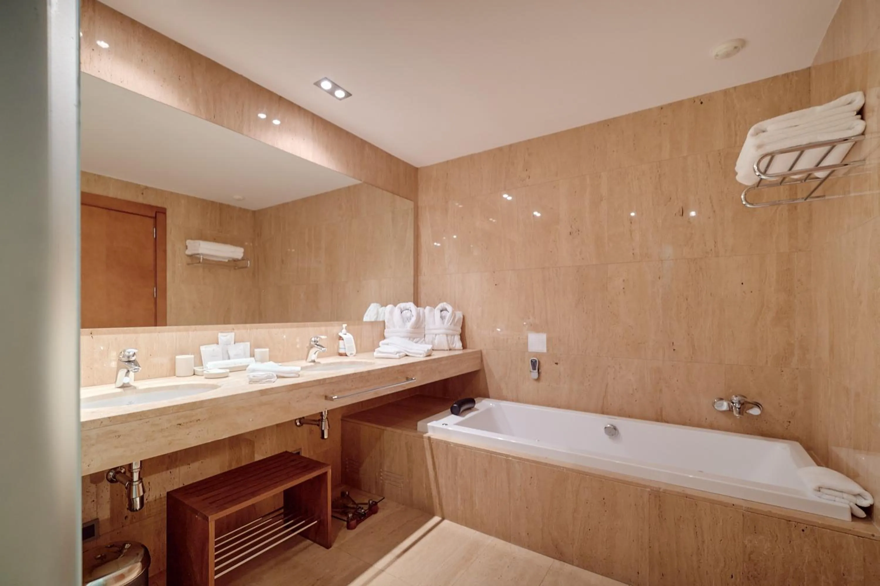 Hot Tub in Andorra Park Hotel