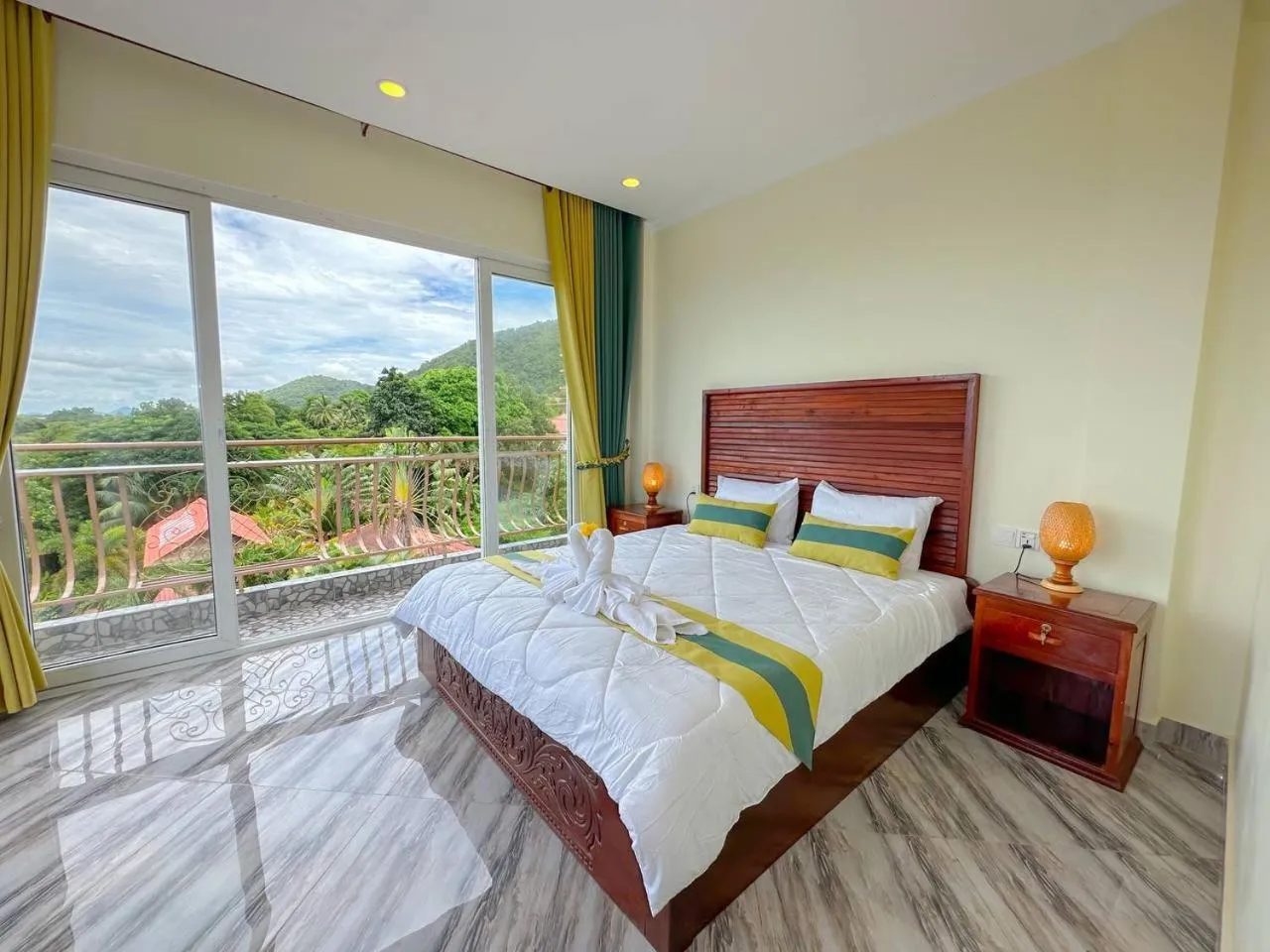 Mountain view, Bed in Summer Resort