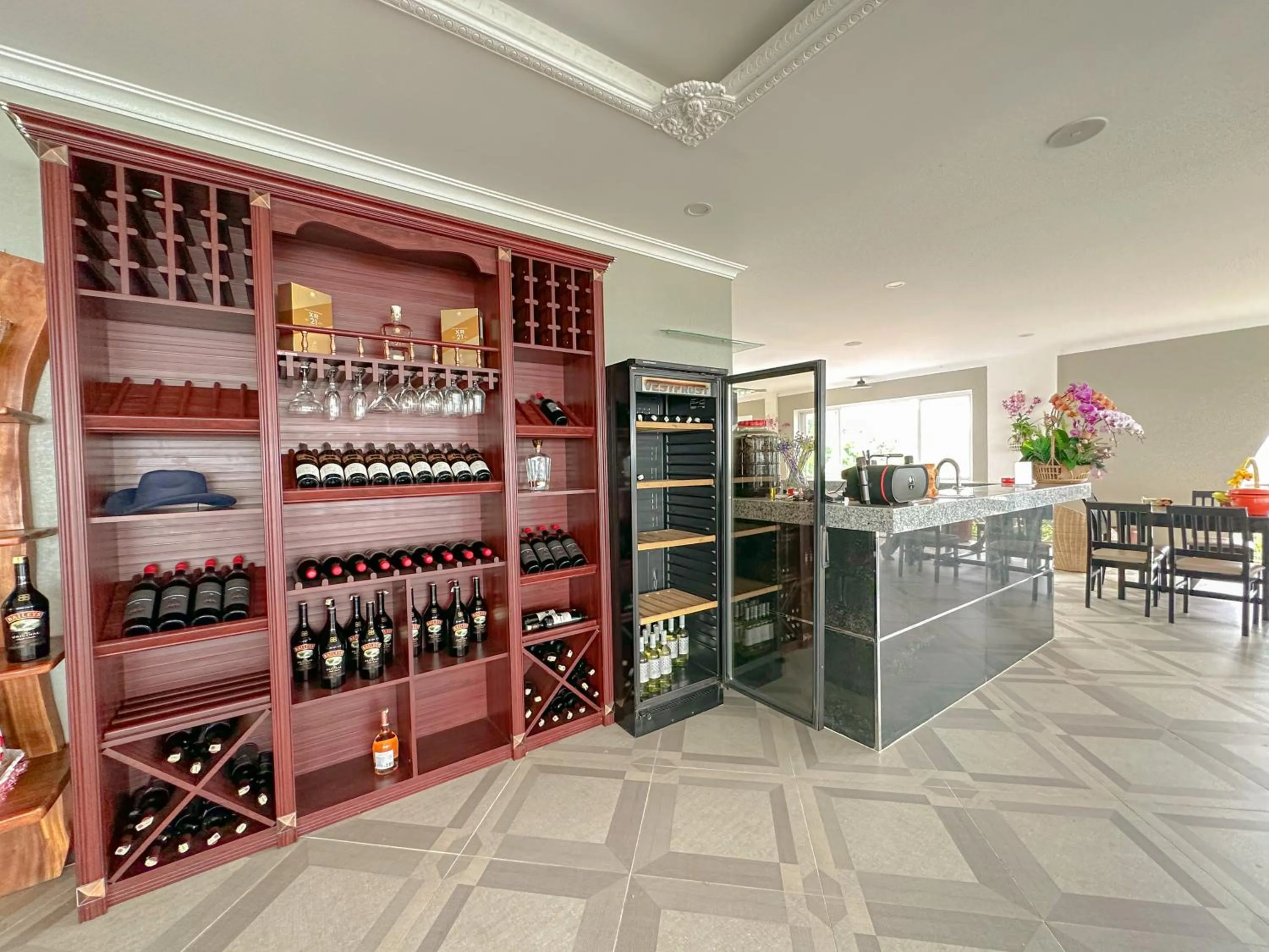 Restaurant/places to eat in Summer Resort