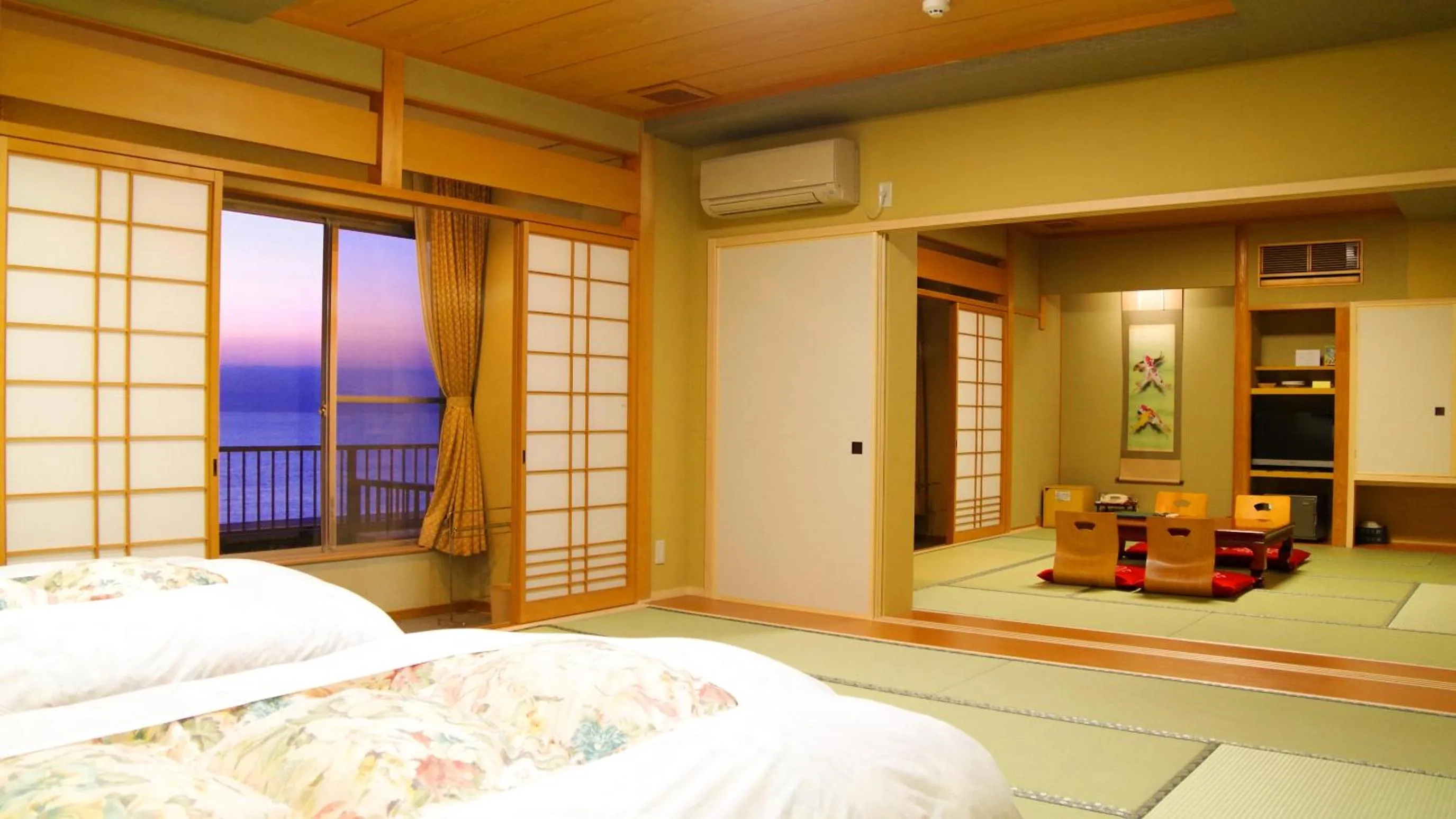 Photo of the whole room, Bed in Futagojimasou