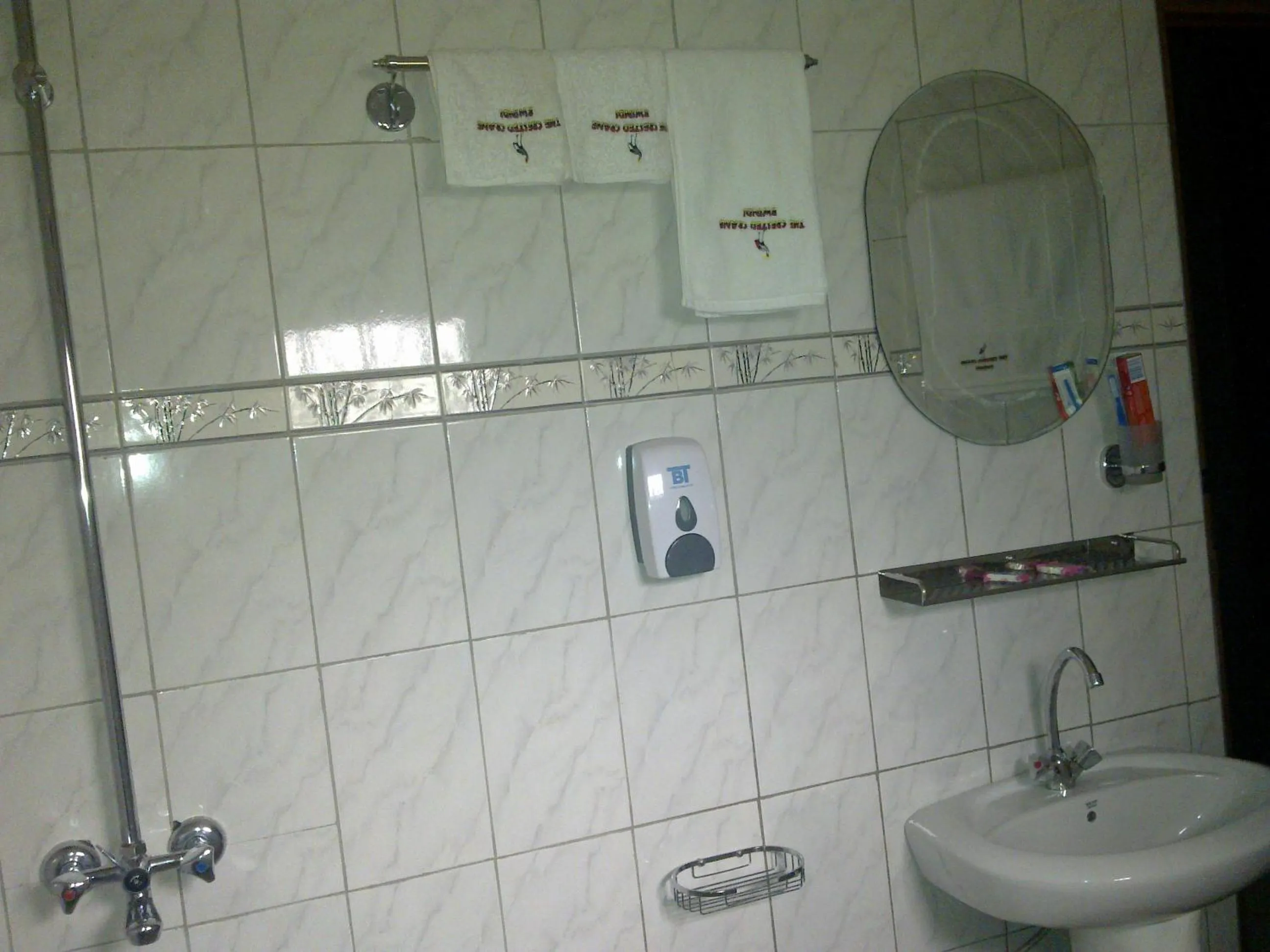 Bathroom in The Crested Crane Bwindi Hotel