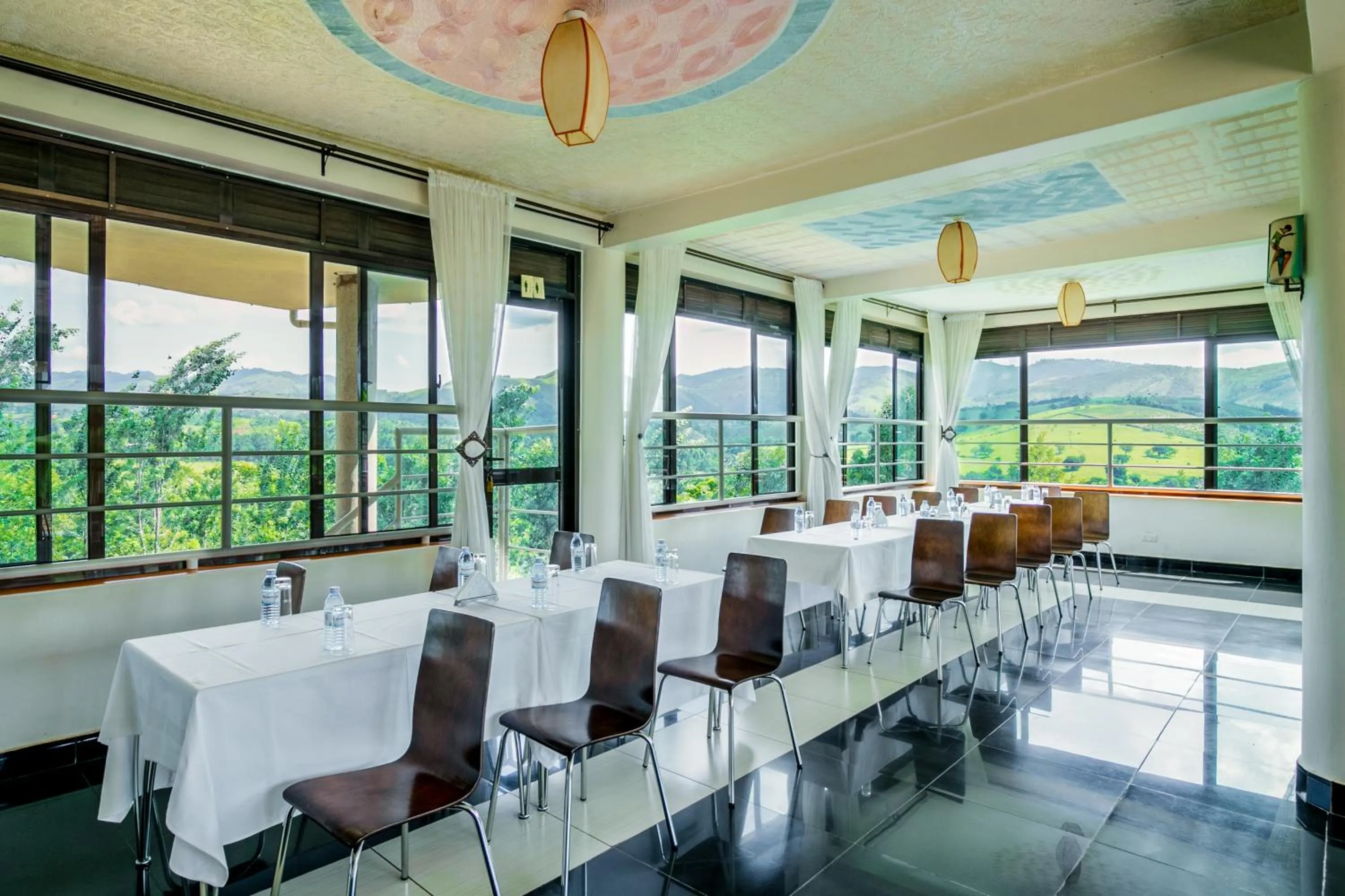 Restaurant/places to eat in The Crested Crane Bwindi Hotel
