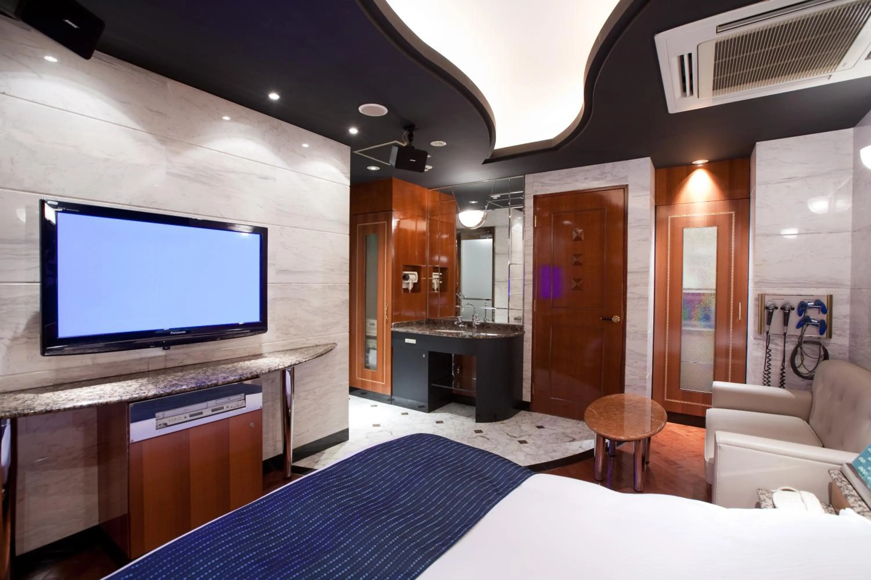 Photo of the whole room, Bed in HOTEL & SPA J-MEX Shinjuku Kabukicho (Adult Only)