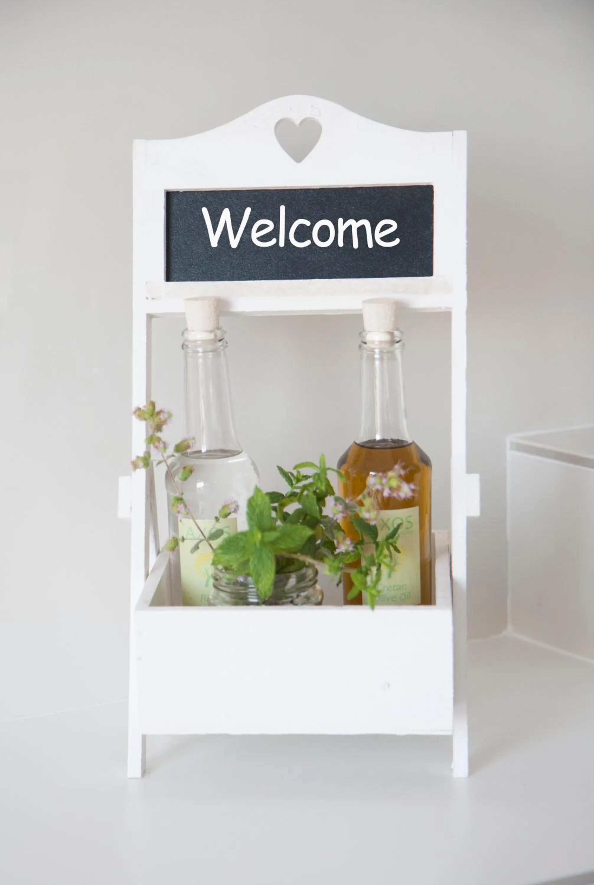 Food and drinks in Axos Apartments