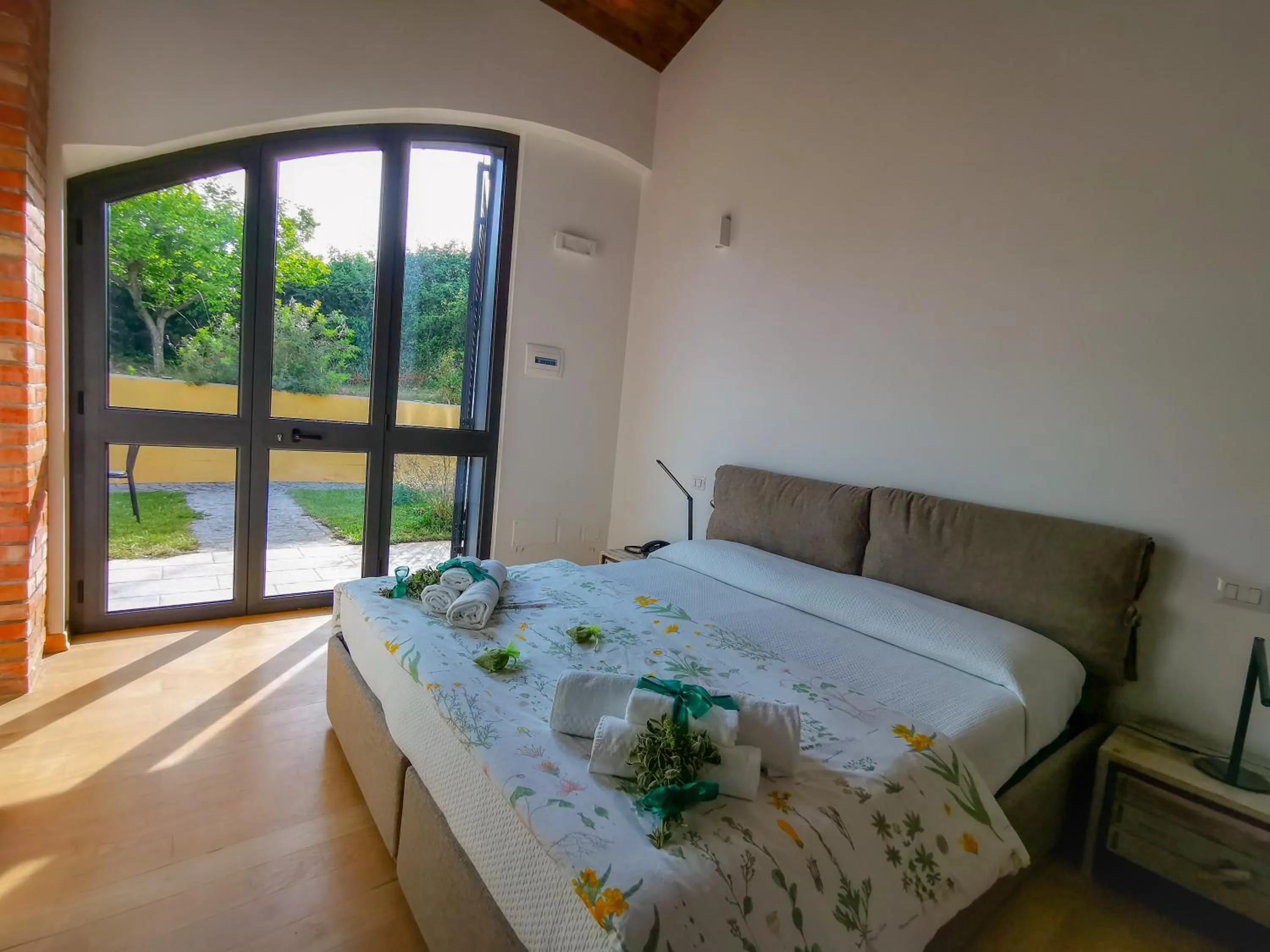 Bed in Country House Erba Regina