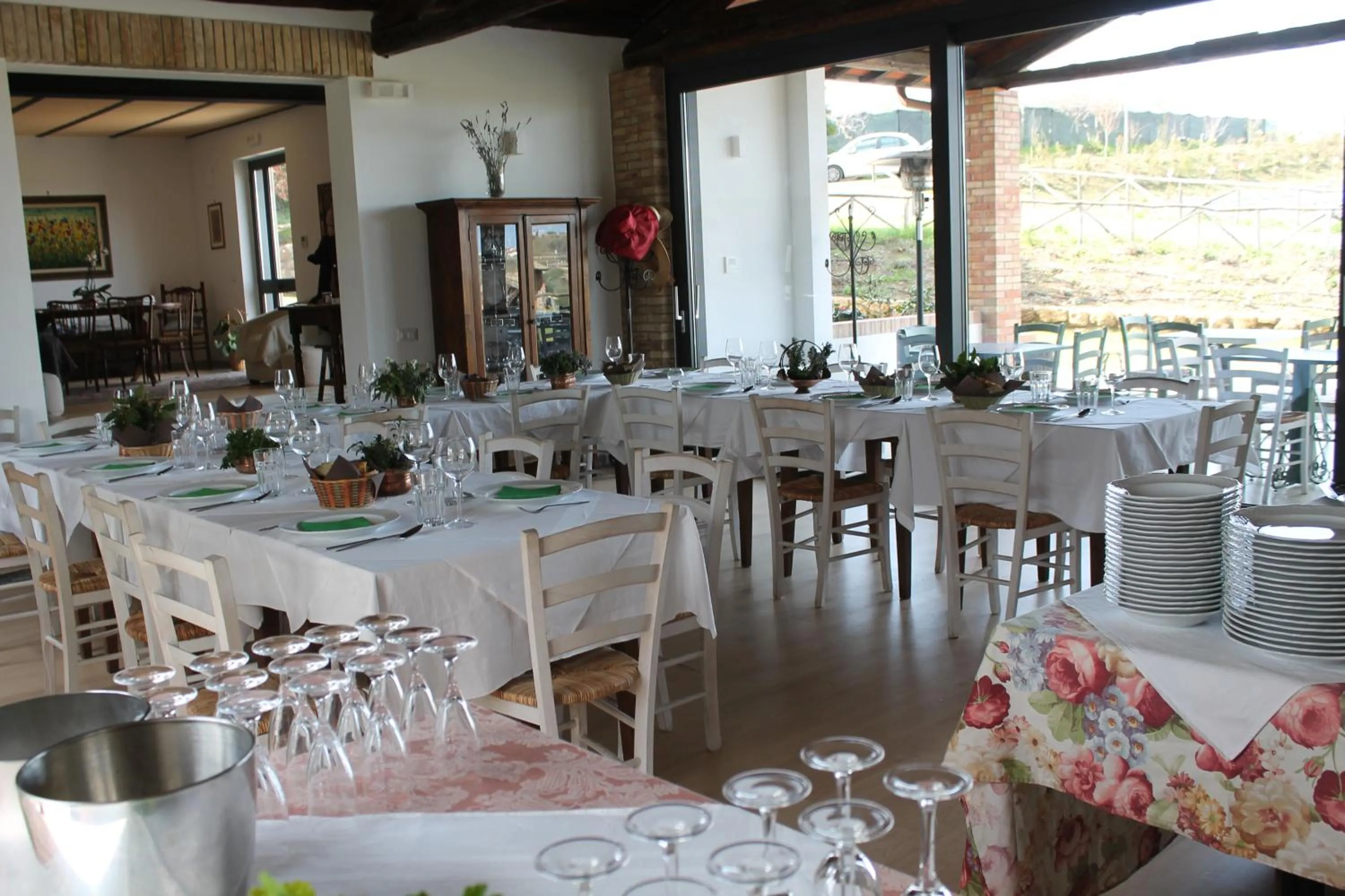 Restaurant/places to eat in Country House Erba Regina