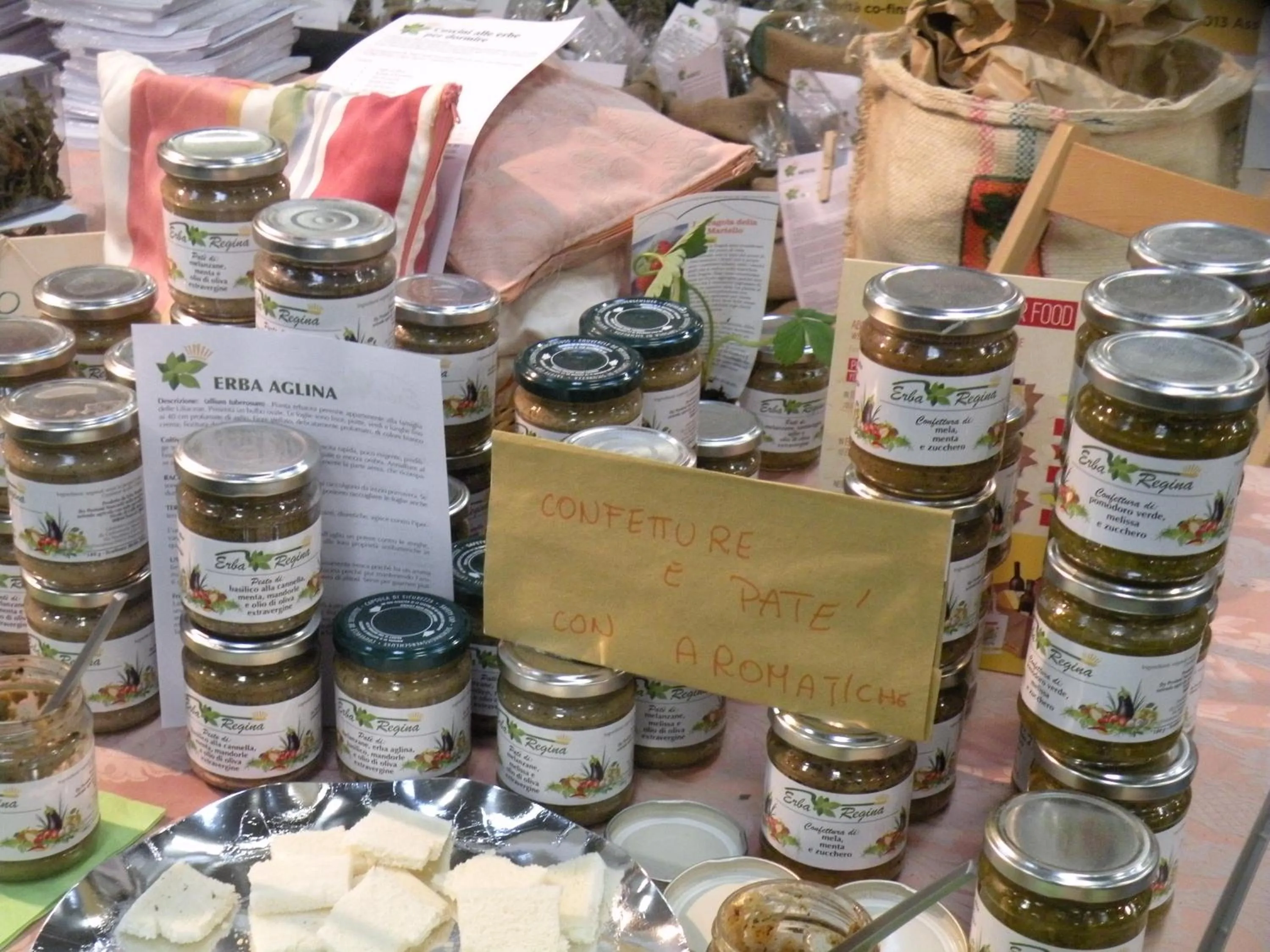 Restaurant/places to eat in Country House Erba Regina