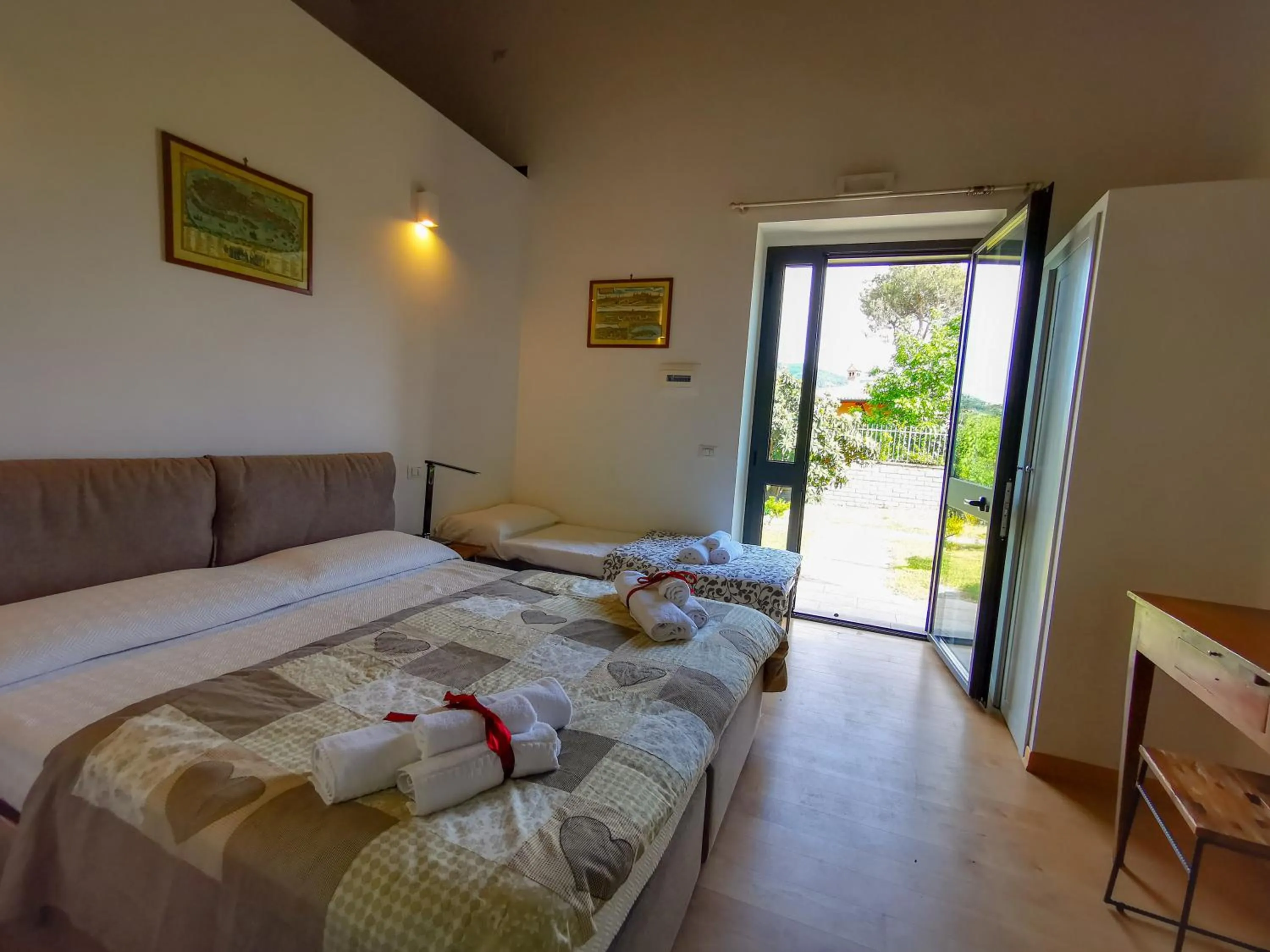 Bed in Country House Erba Regina