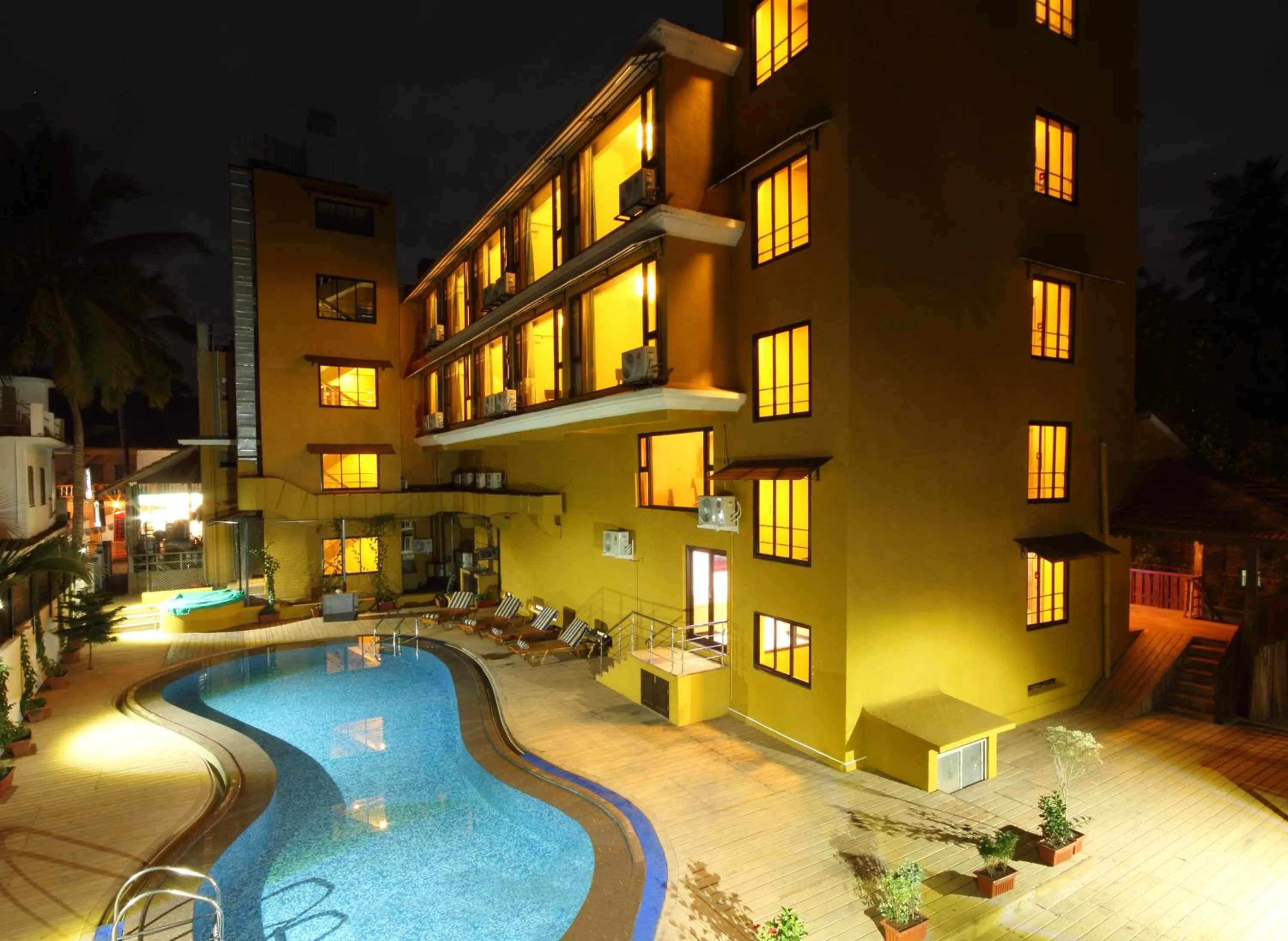 Swimming pool in De Baga Deck Comforts