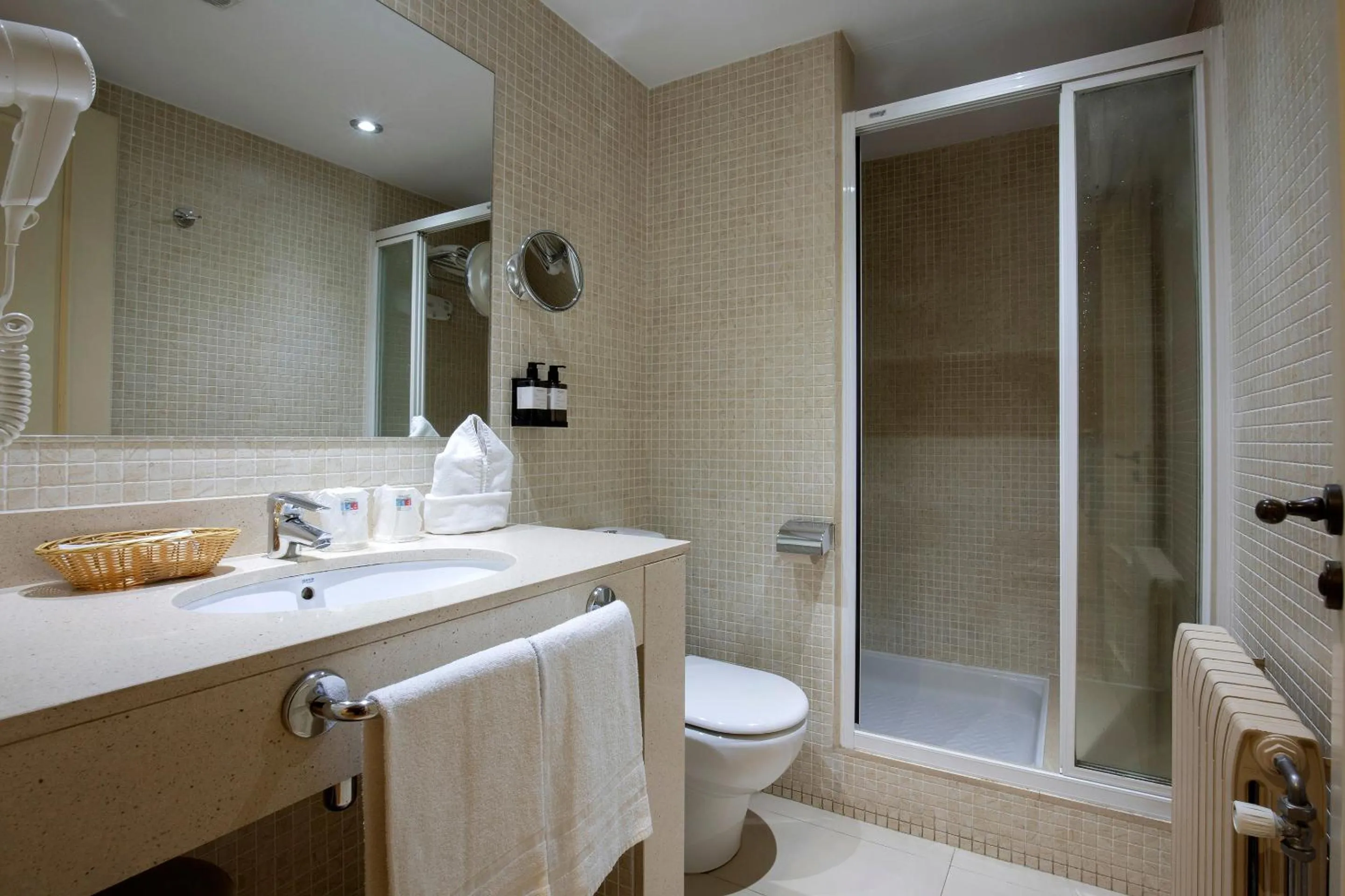 Shower in Apartaments Shusski by Nexta