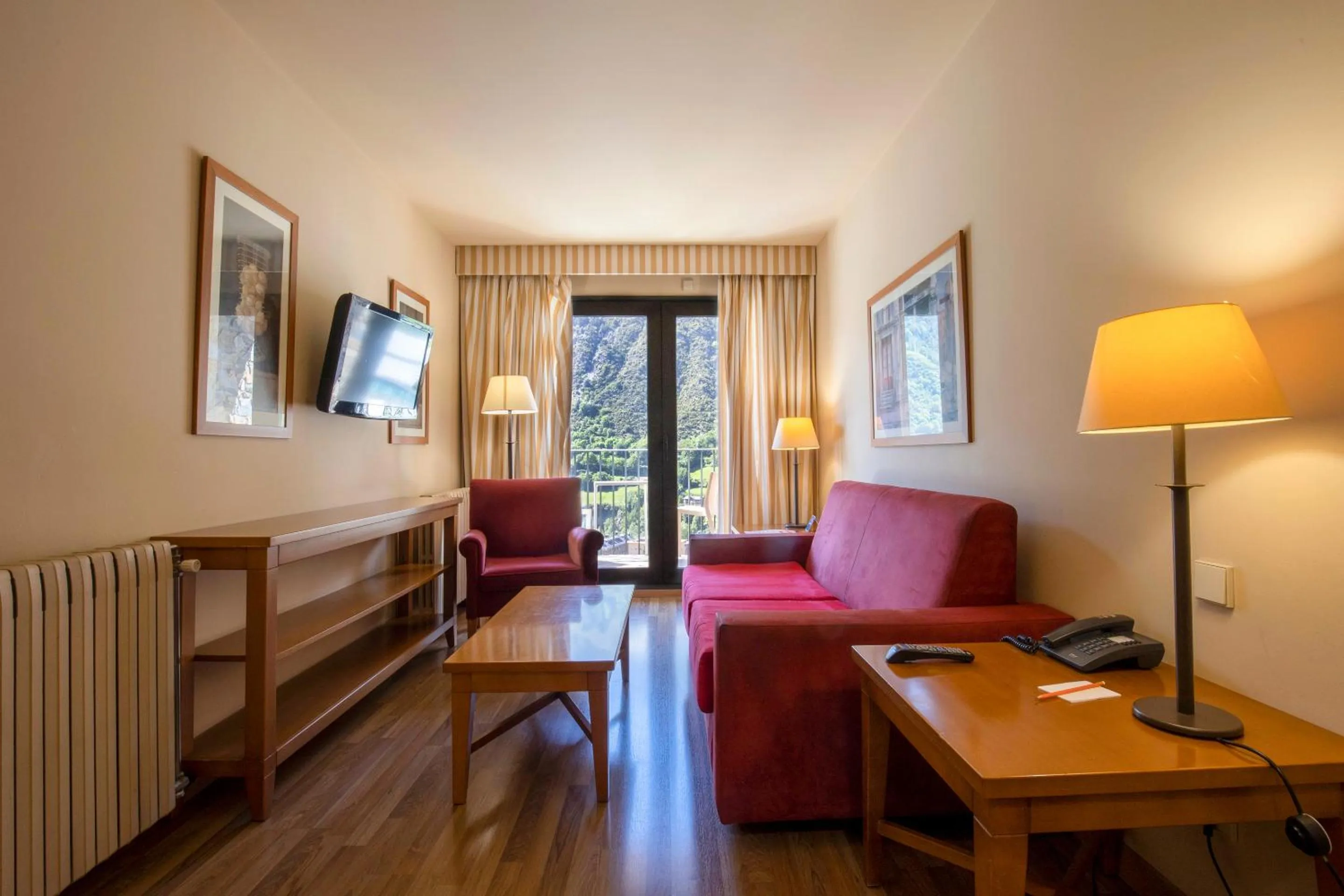 TV and multimedia in Apartaments Shusski by Nexta