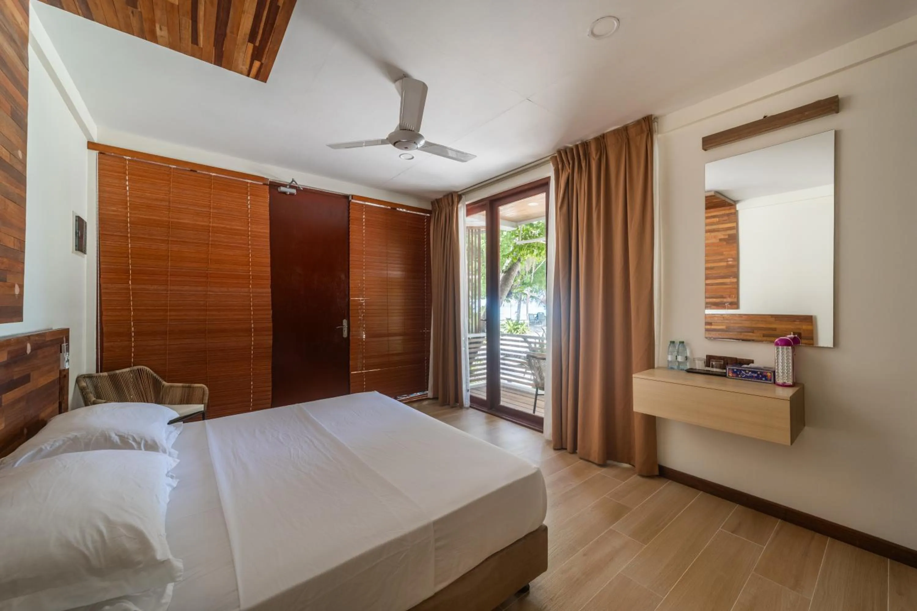 View (from property/room), Bed in Kinan Retreat