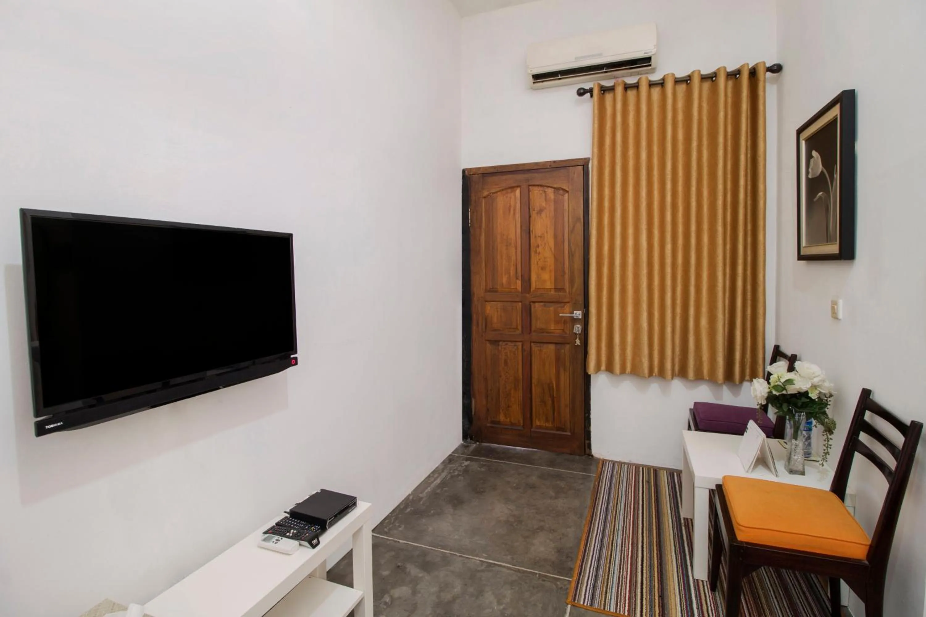 Bedroom in RedDoorz @ Radio Dalam