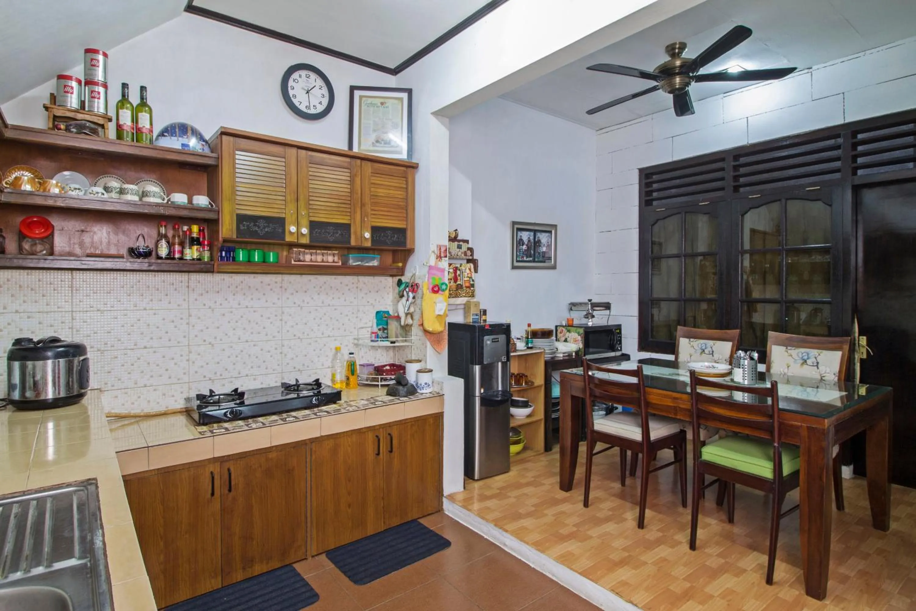 Property building in RedDoorz @ Radio Dalam