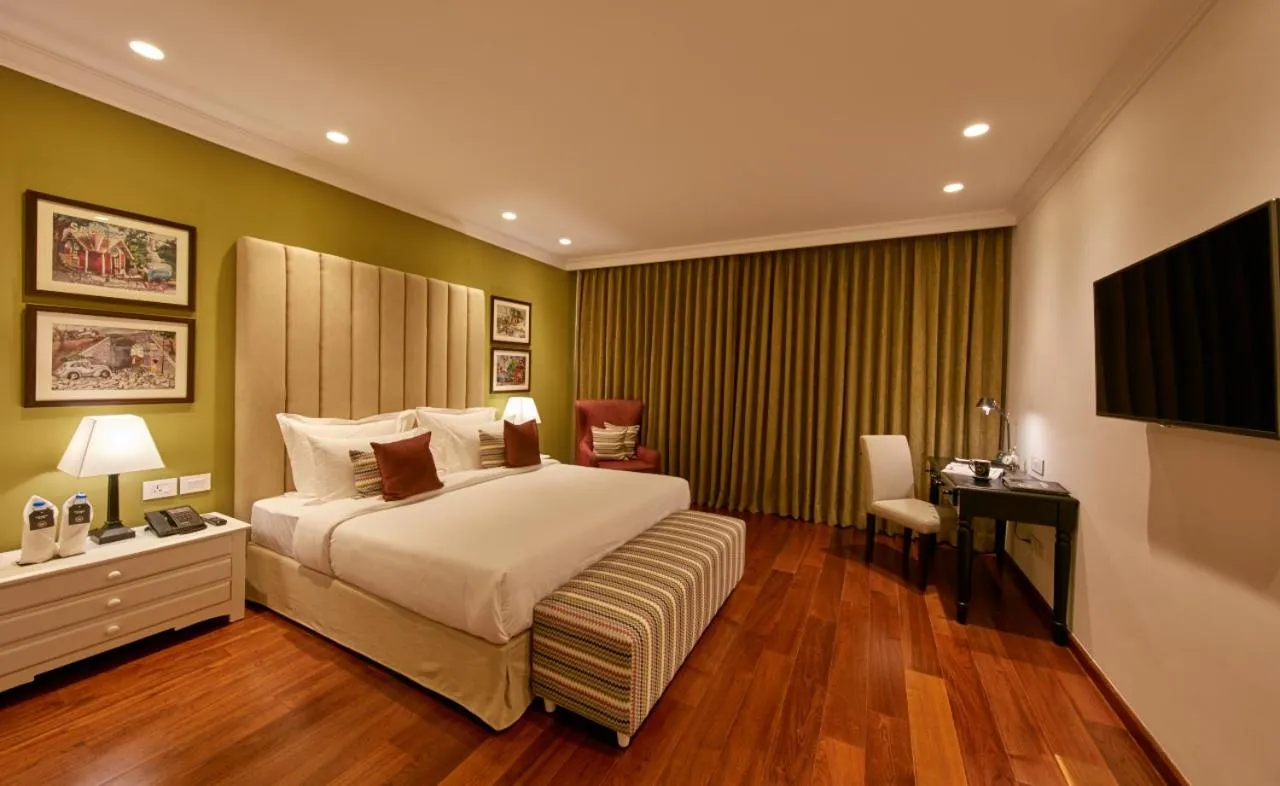 TV and multimedia, Bed in The Waverly Hotel & Residences