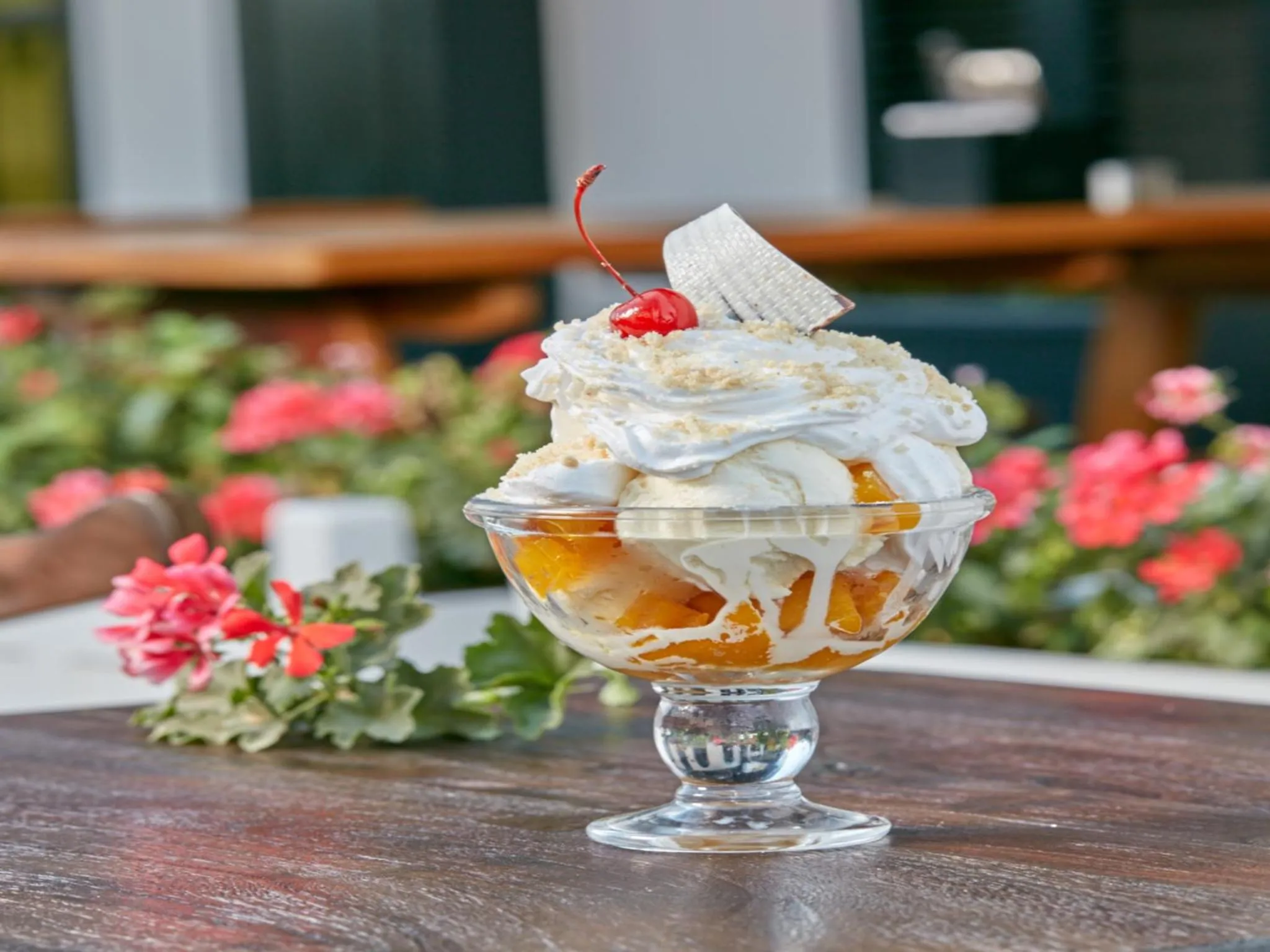 Food and drinks in The Waverly Hotel & Residences