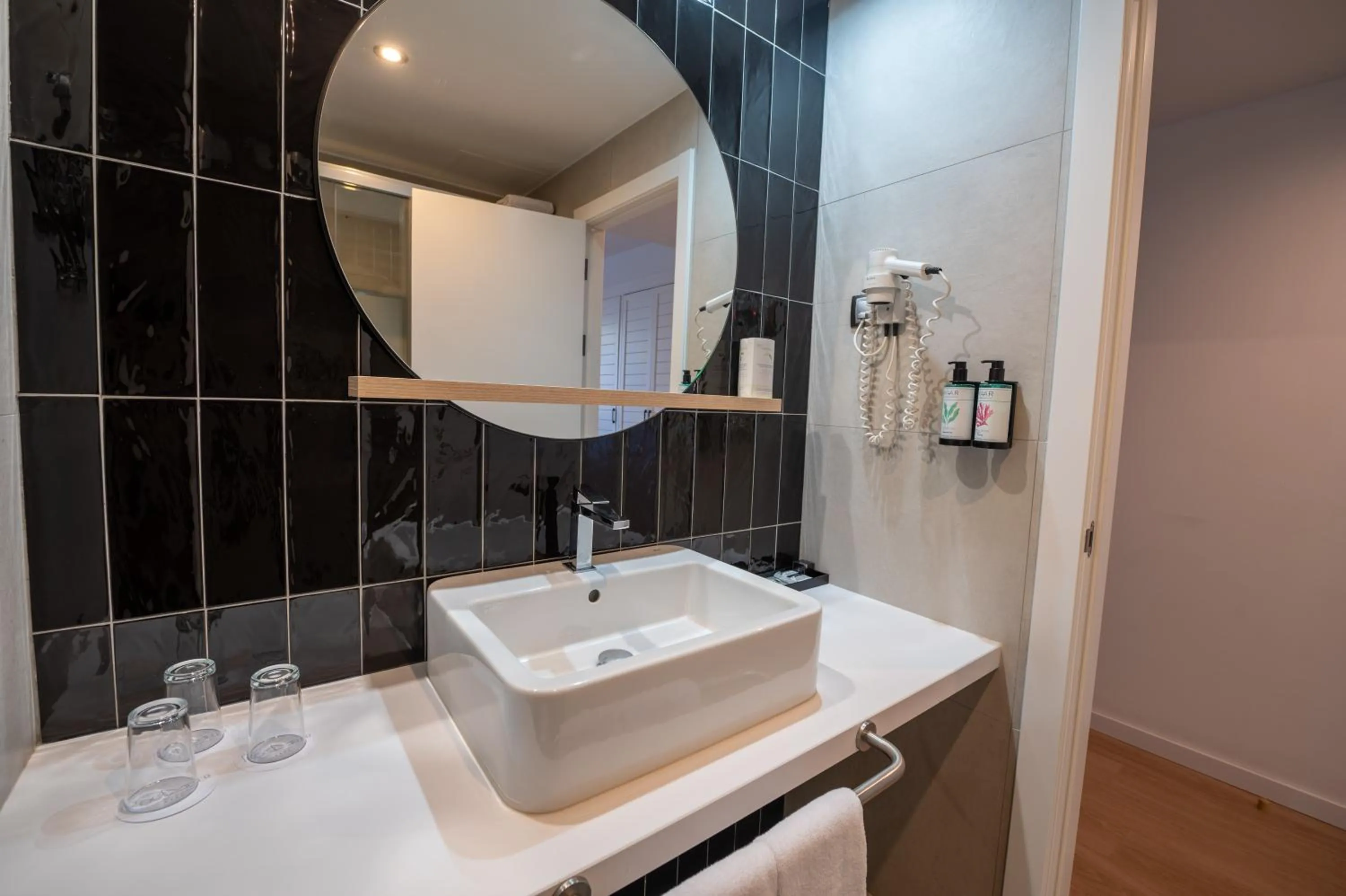 Bathroom in Hotel Roc Meler