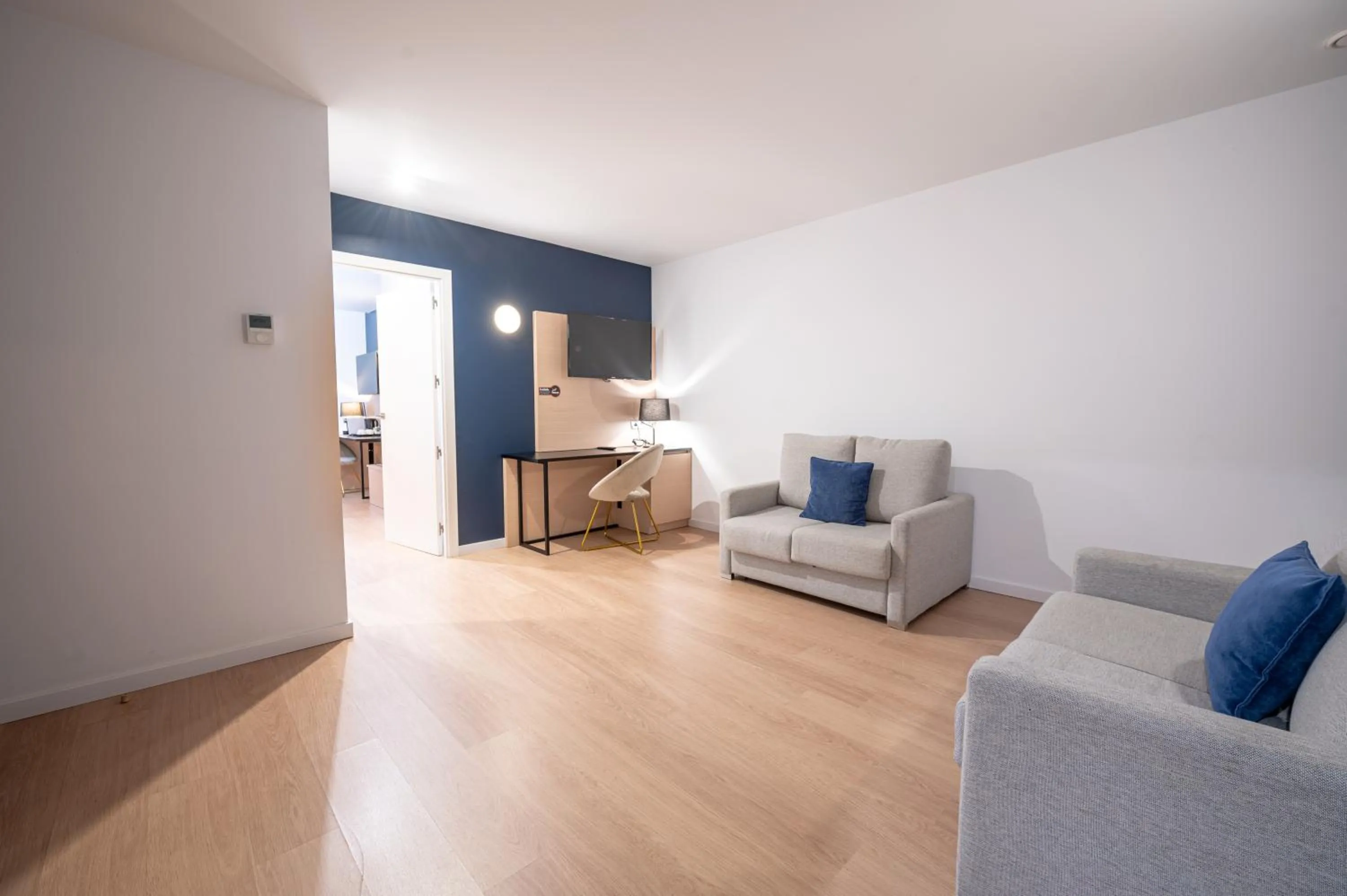 Living room, Bed in Hotel Roc Meler