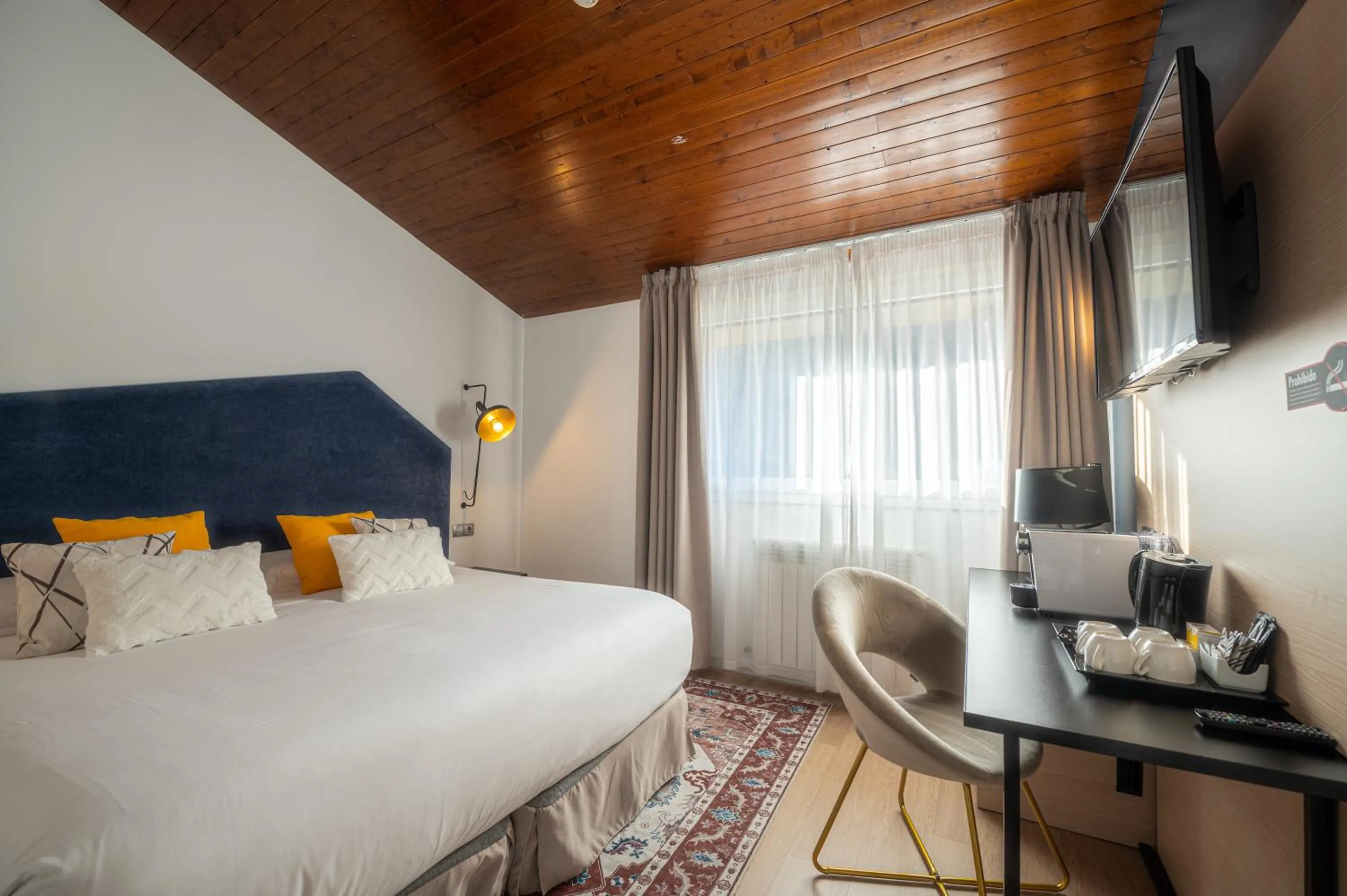 TV and multimedia, Bed in Hotel Roc Meler