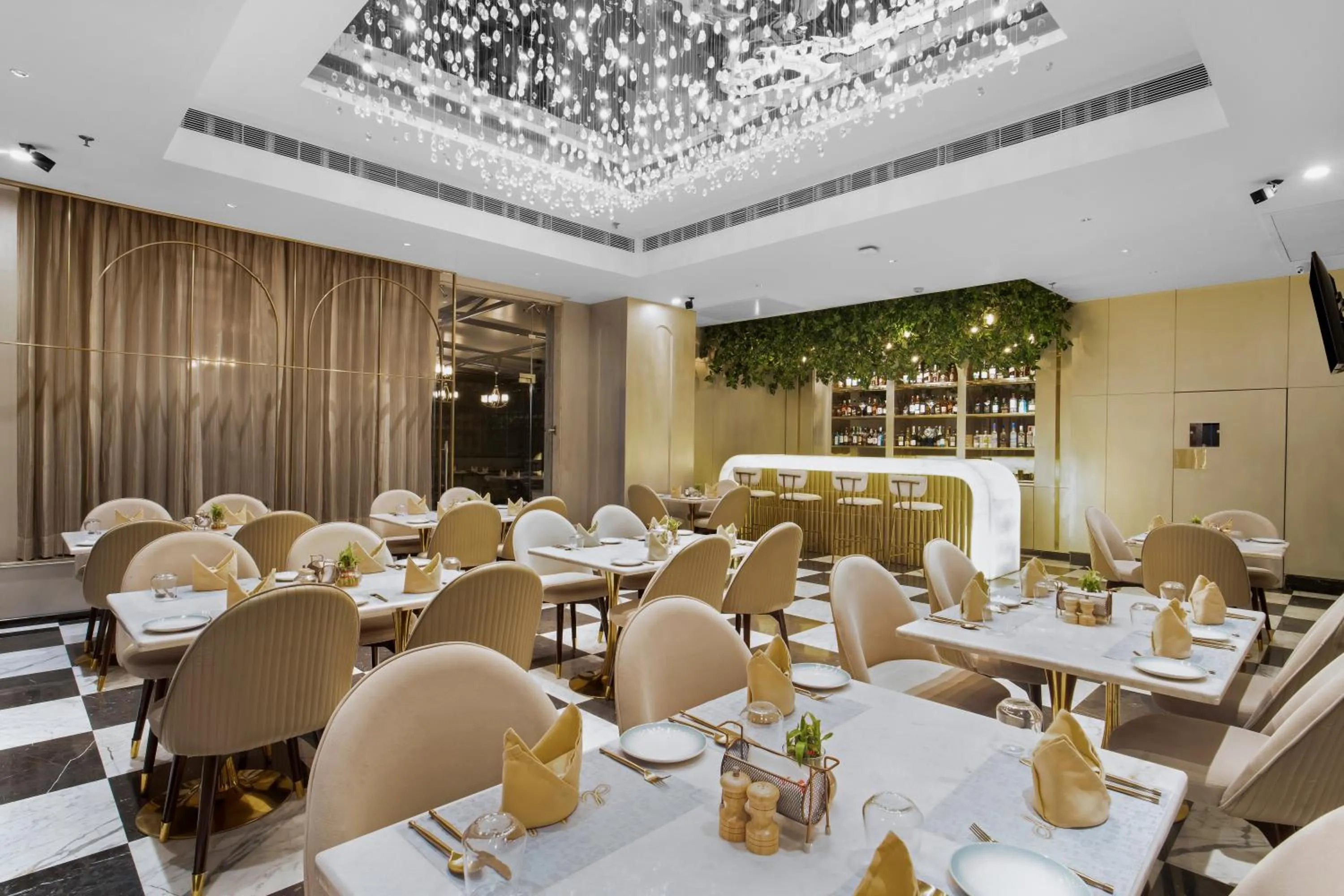 Restaurant/places to eat in Grand Plaza Lords Inn Jammu