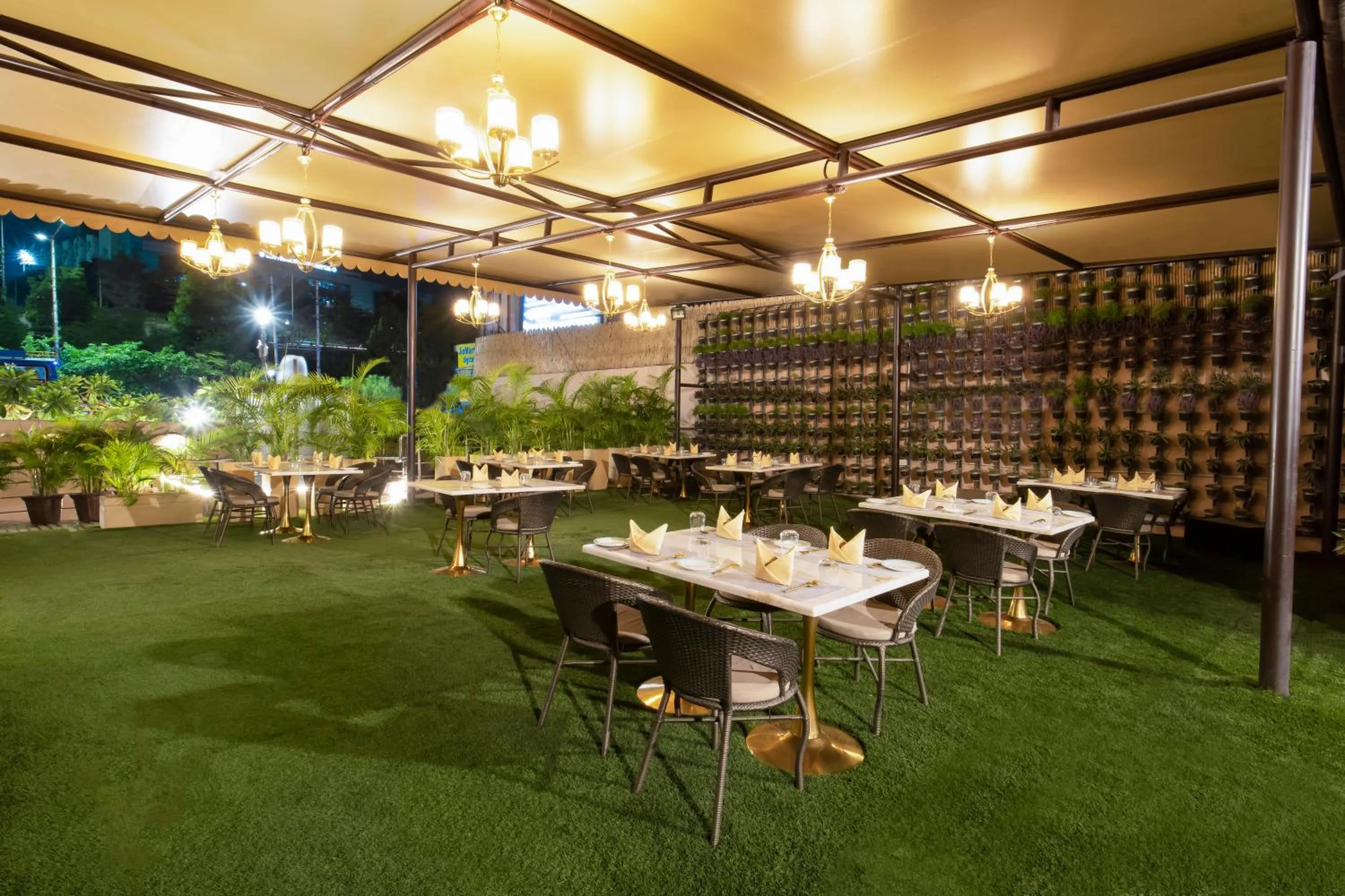 Restaurant/places to eat in Grand Plaza Lords Inn Jammu