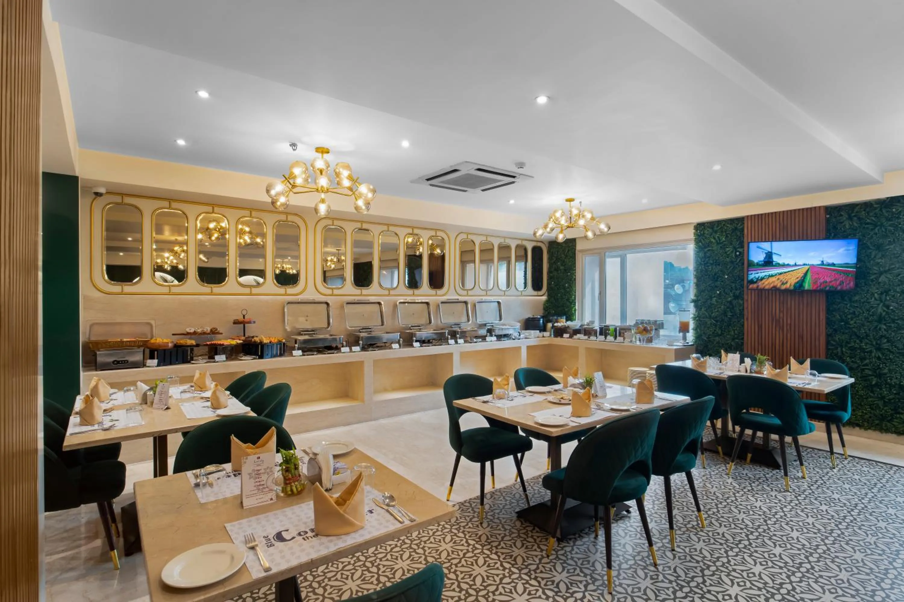 Restaurant/places to eat in Grand Plaza Lords Inn Jammu