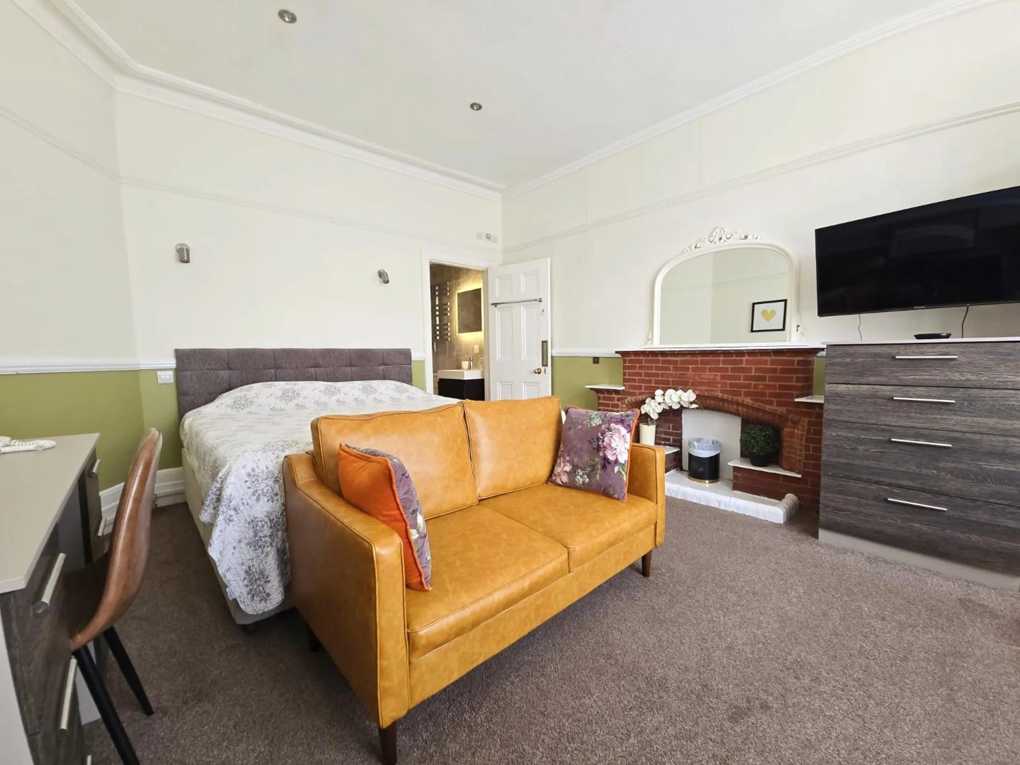 Bed in Glendevon House Hotel