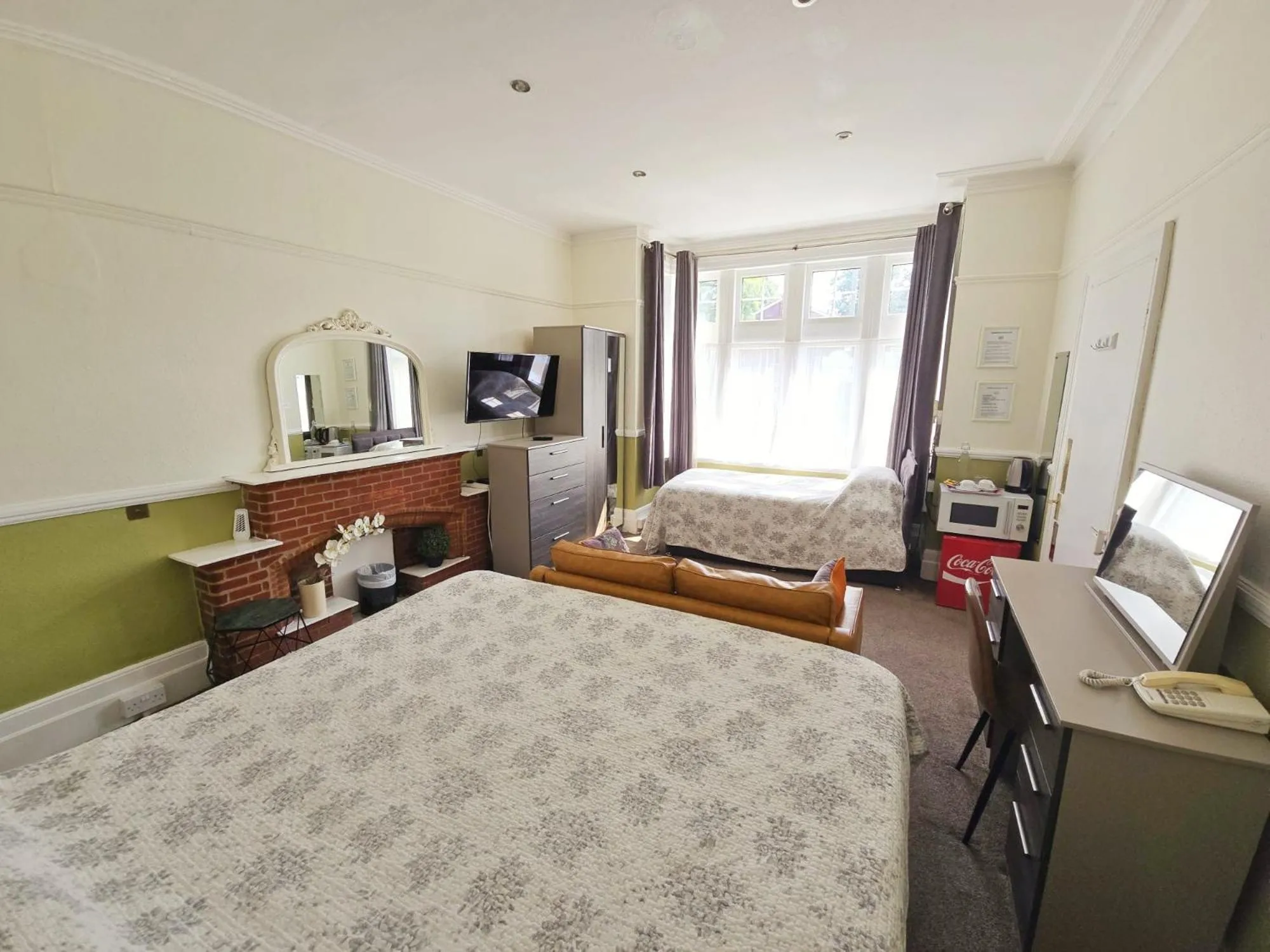 Bed in Glendevon House Hotel