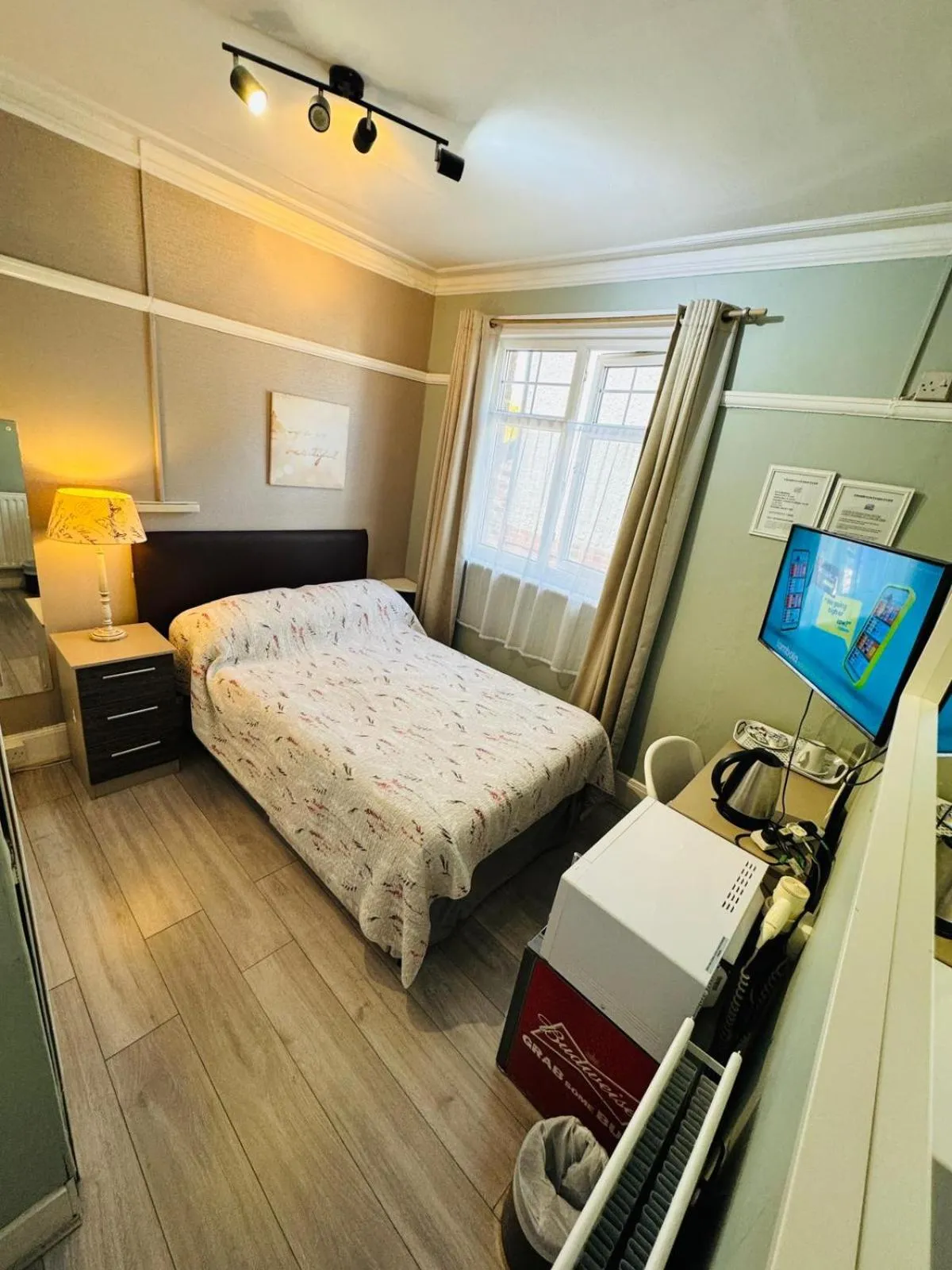 Bed in Glendevon House Hotel